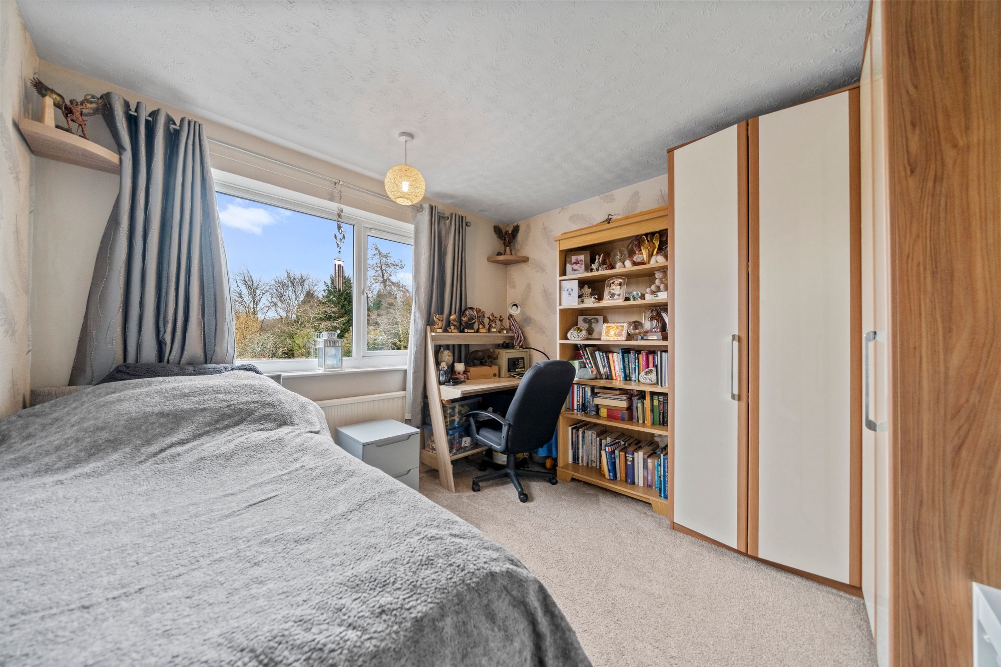 Chestnut Drive South, Leigh