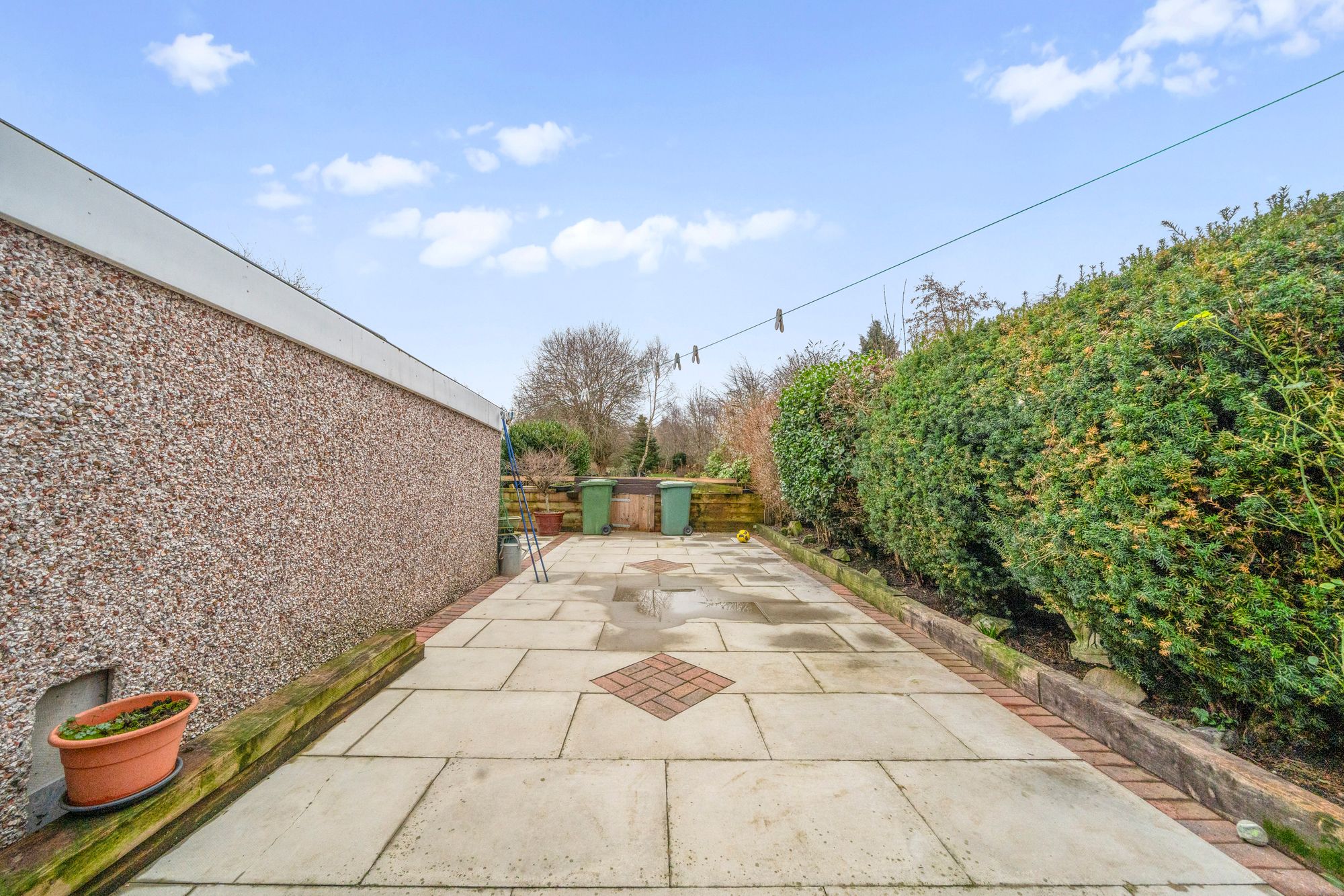 Chestnut Drive South, Leigh