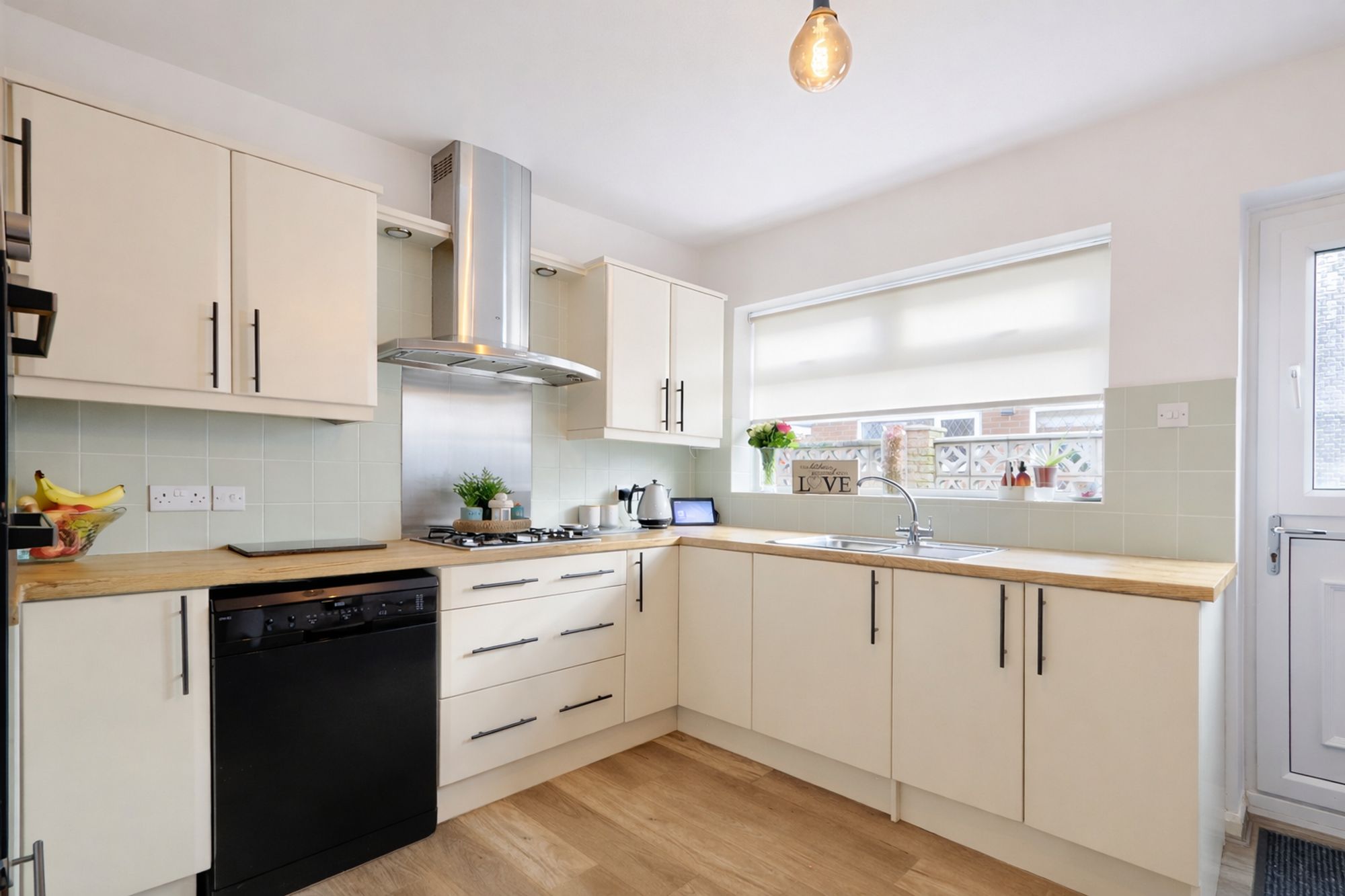 b6378d19-74b3-4a7c-8057-cbab613769e6