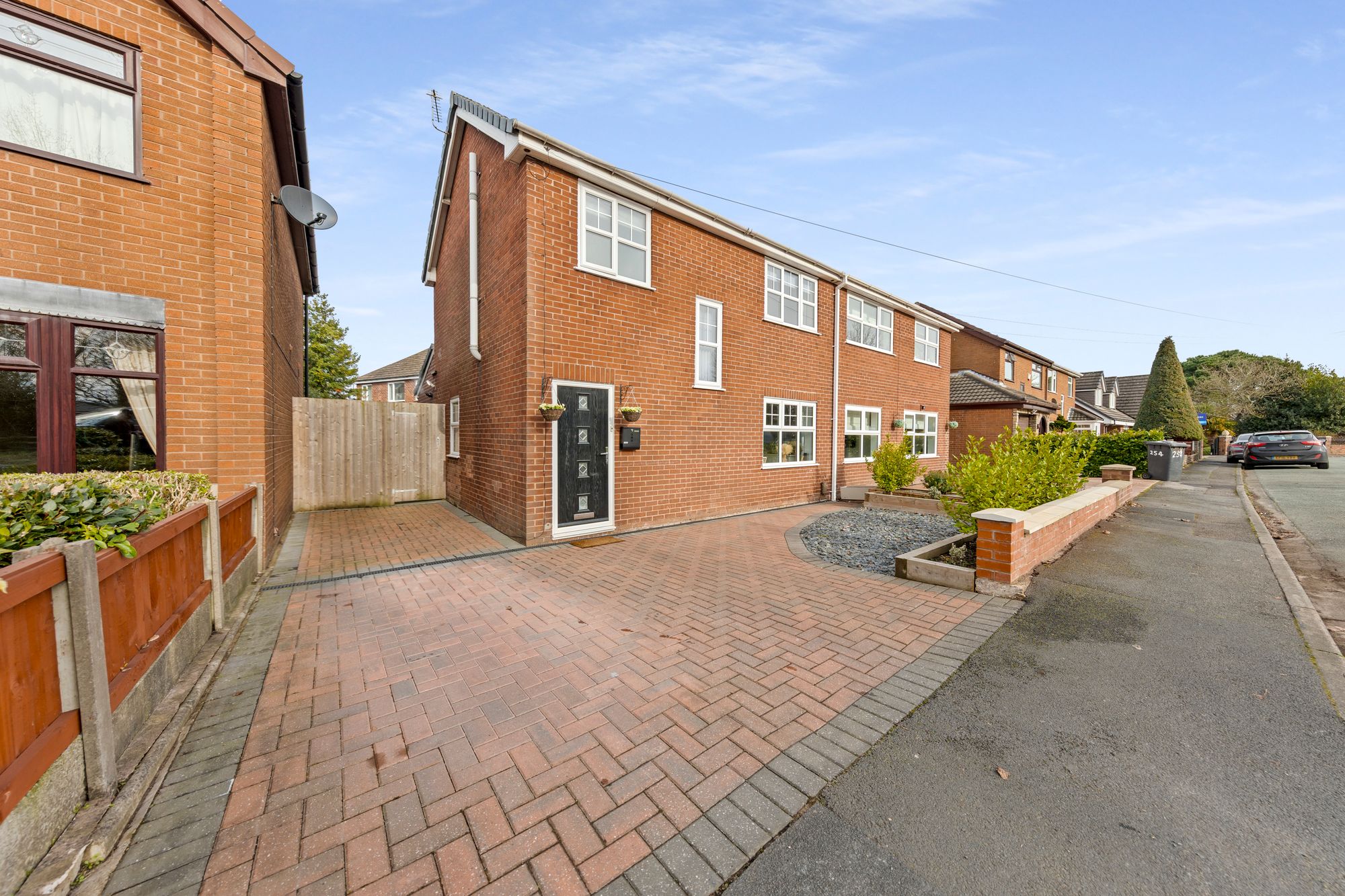 Manchester Road, Woolston, WA1