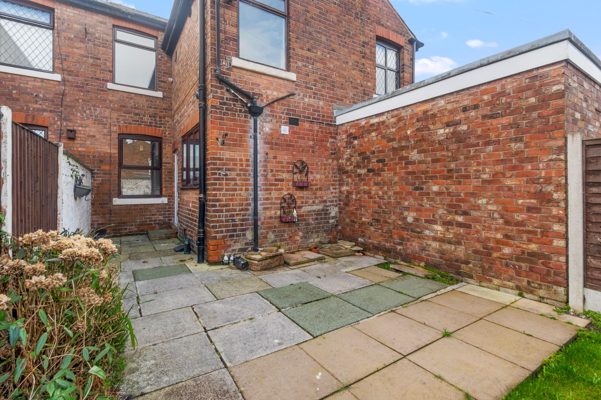 Liverpool Road, Warrington