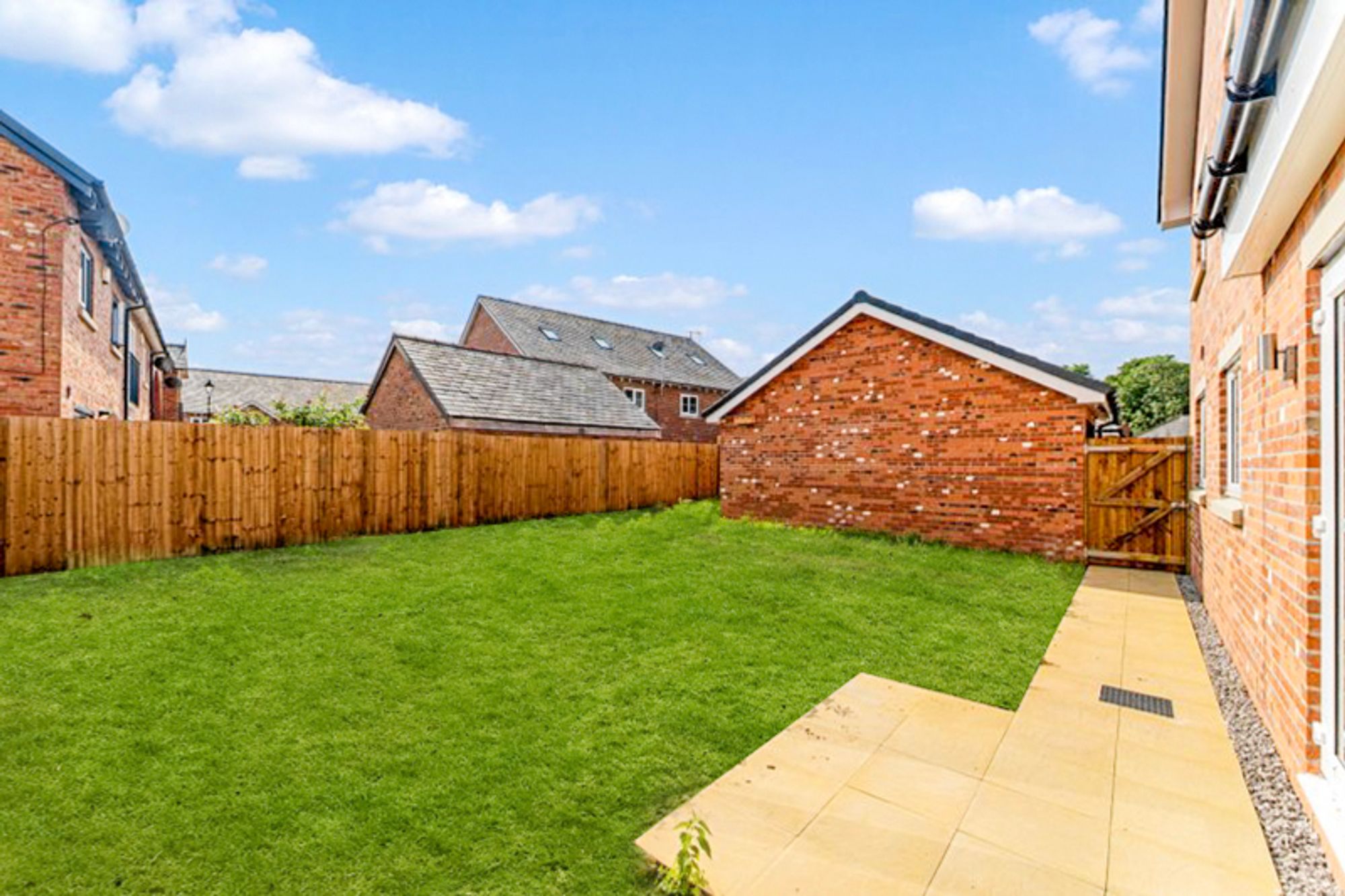 Halis Court, Hale Village, L24