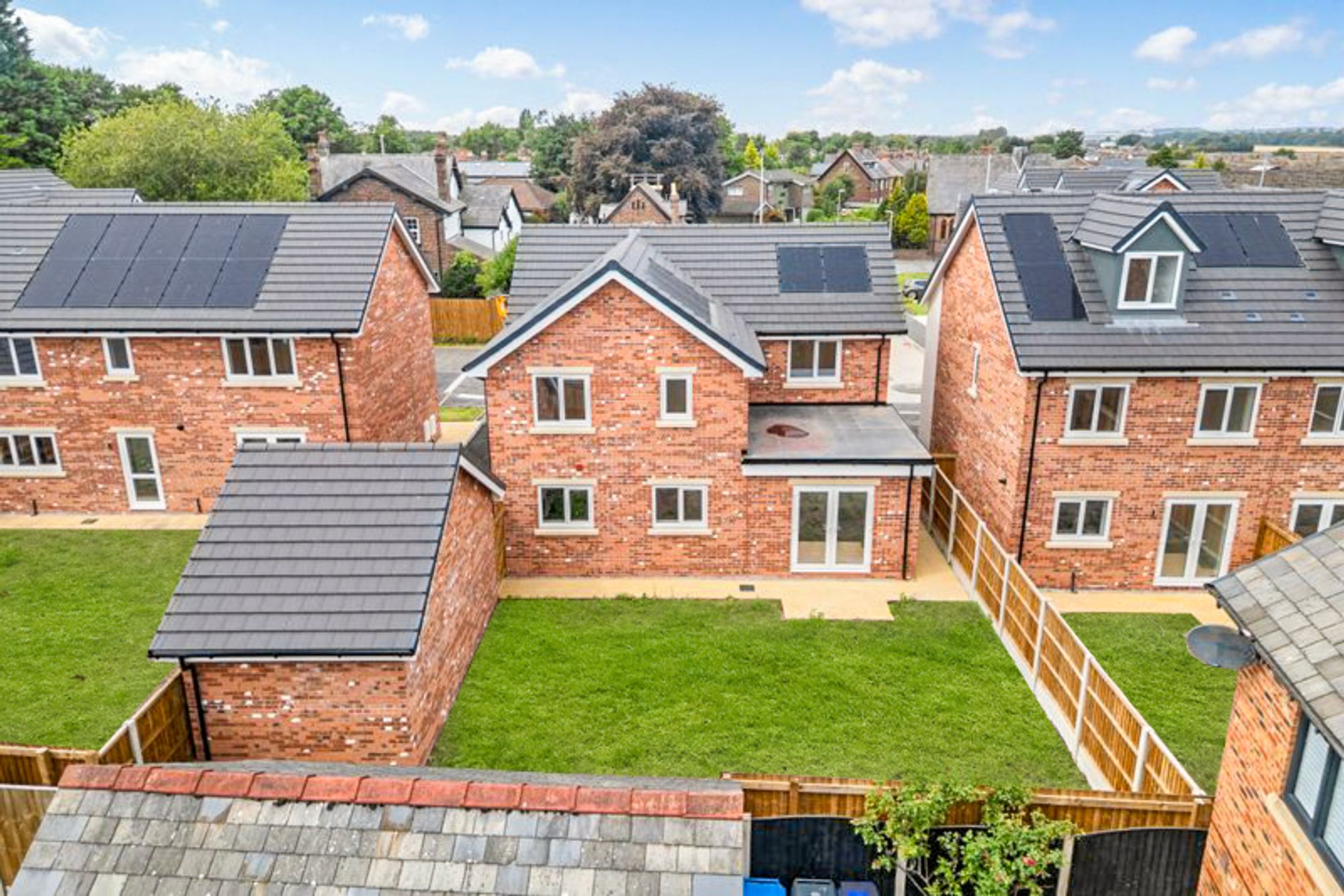 Halis Court, Hale Village, L24
