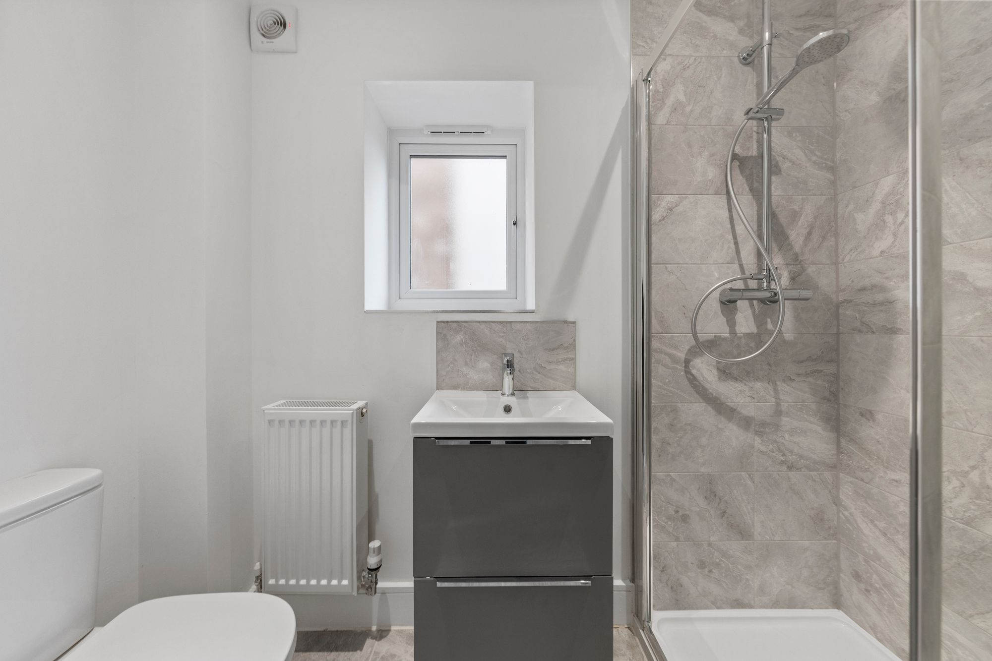 Halis Court, Hale Village, L24