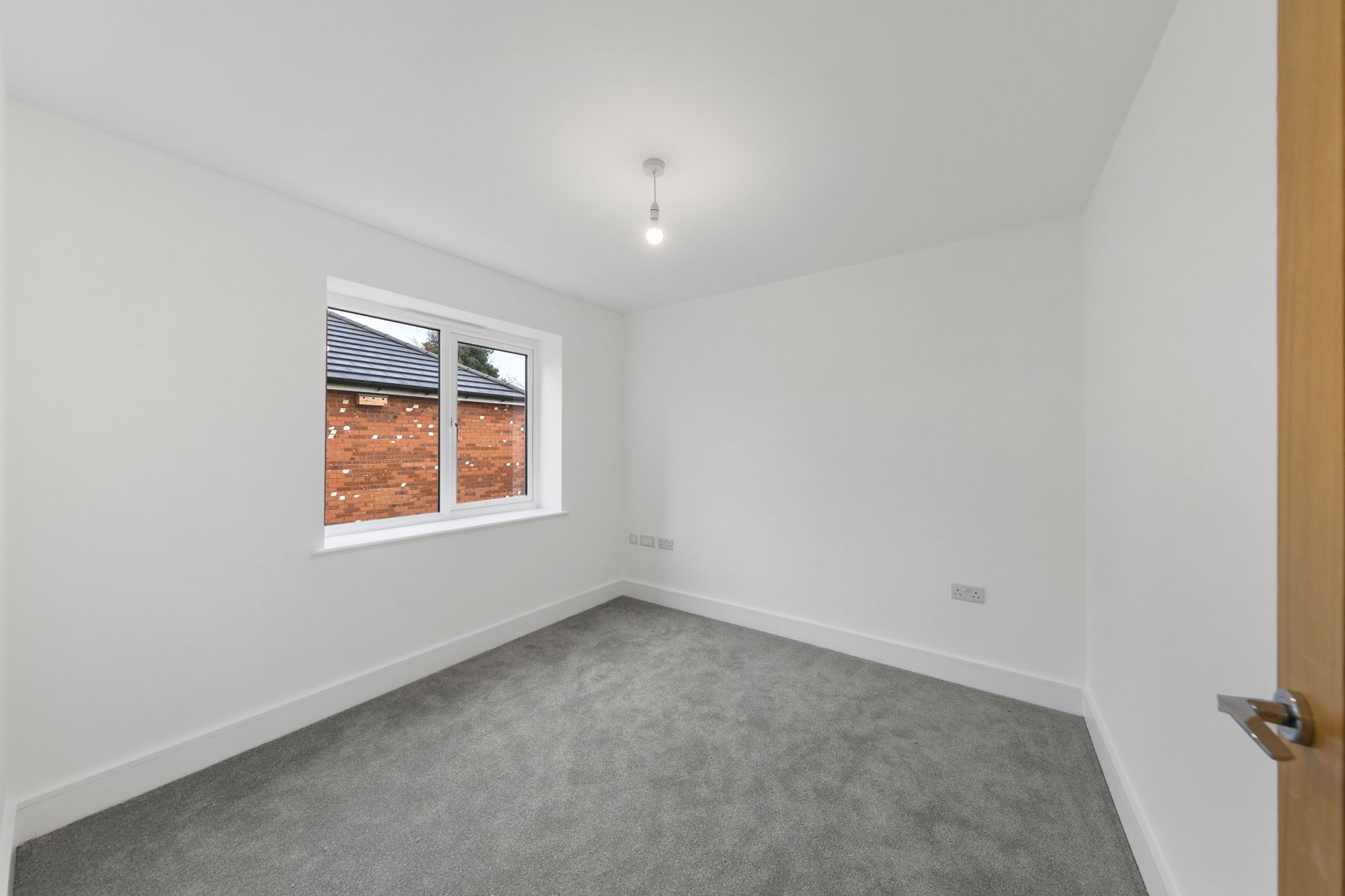 Halis Court, Hale Village, L24