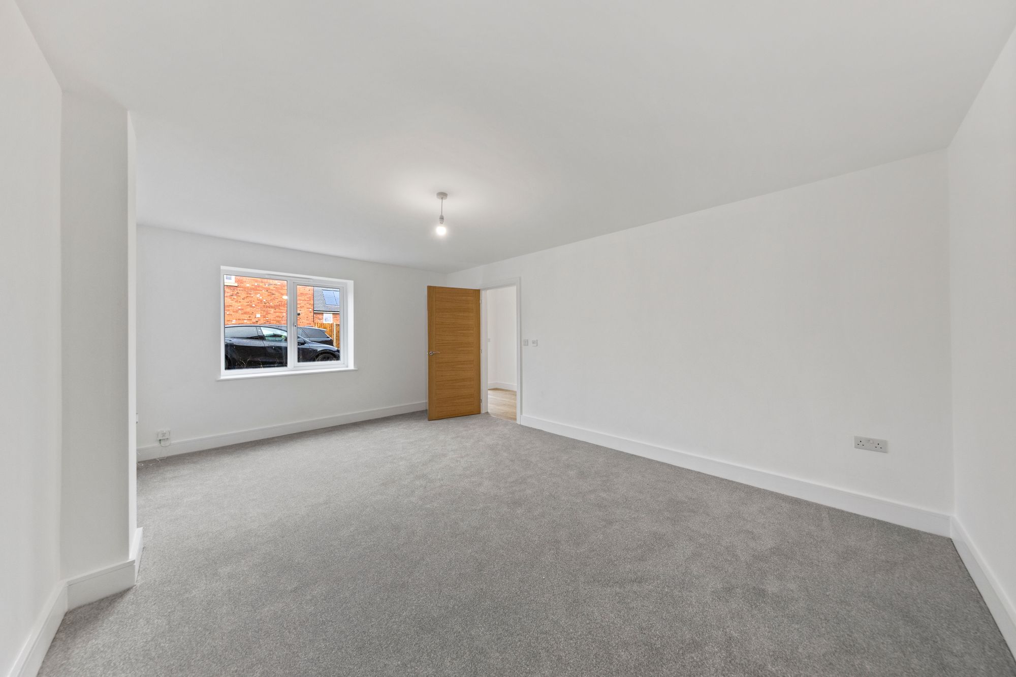 Halis Court, Hale Village, L24