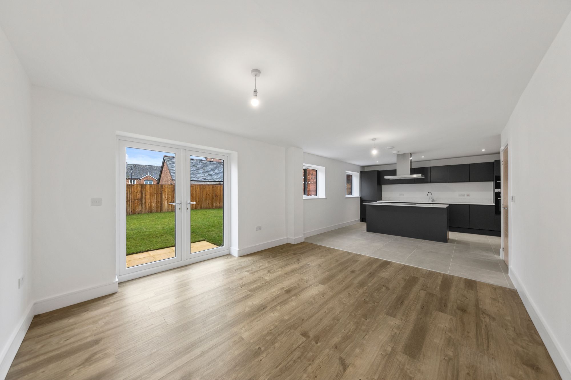 Halis Court, Hale Village, L24