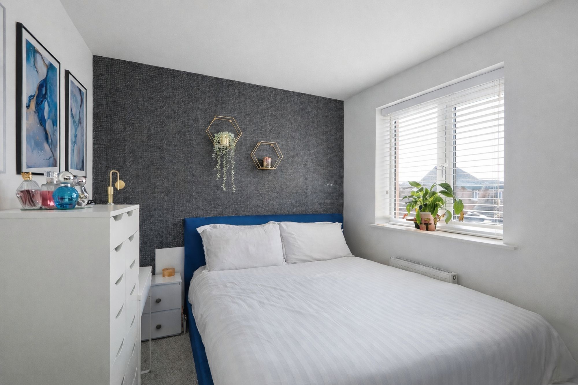 ea2d08ae-2368-4a61-ba5c-7723a29200e3