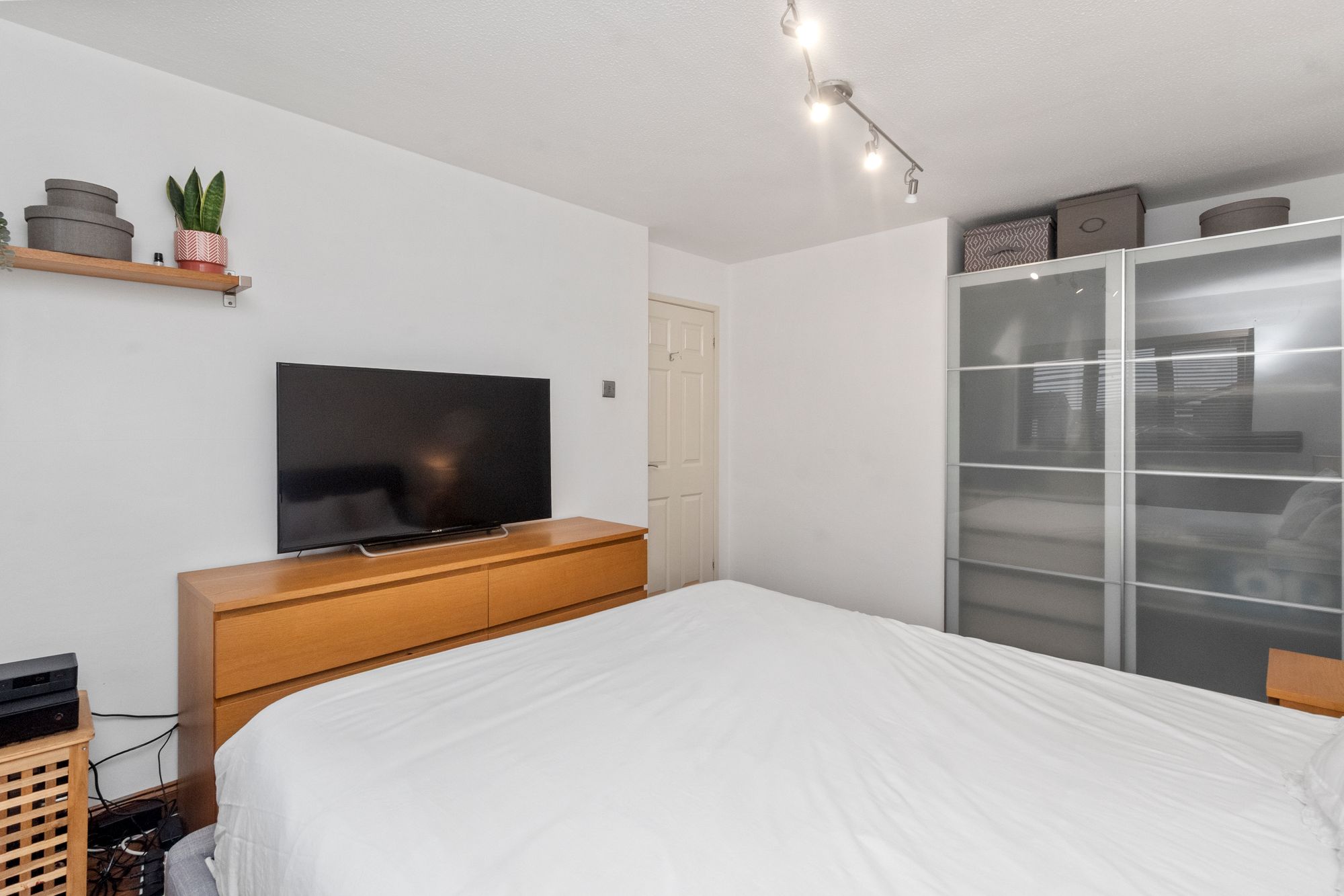 Dundee Close, Fearnhead, WA2