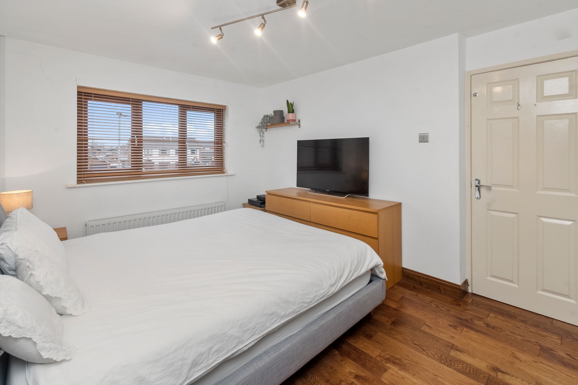 Dundee Close, Fearnhead, WA2