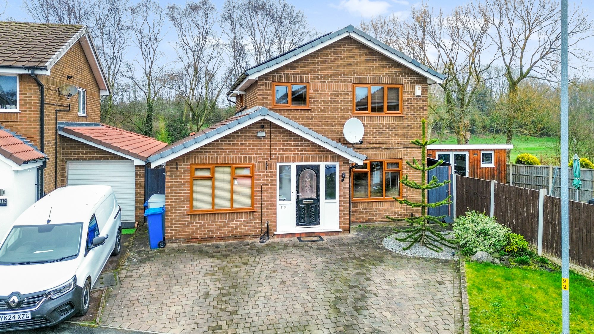 Dundee Close, Fearnhead, WA2