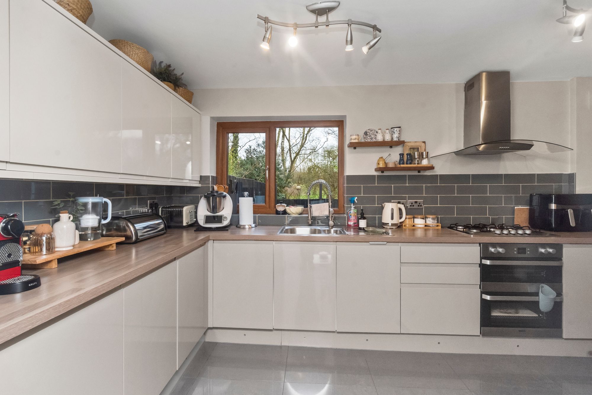 Dundee Close, Fearnhead, WA2