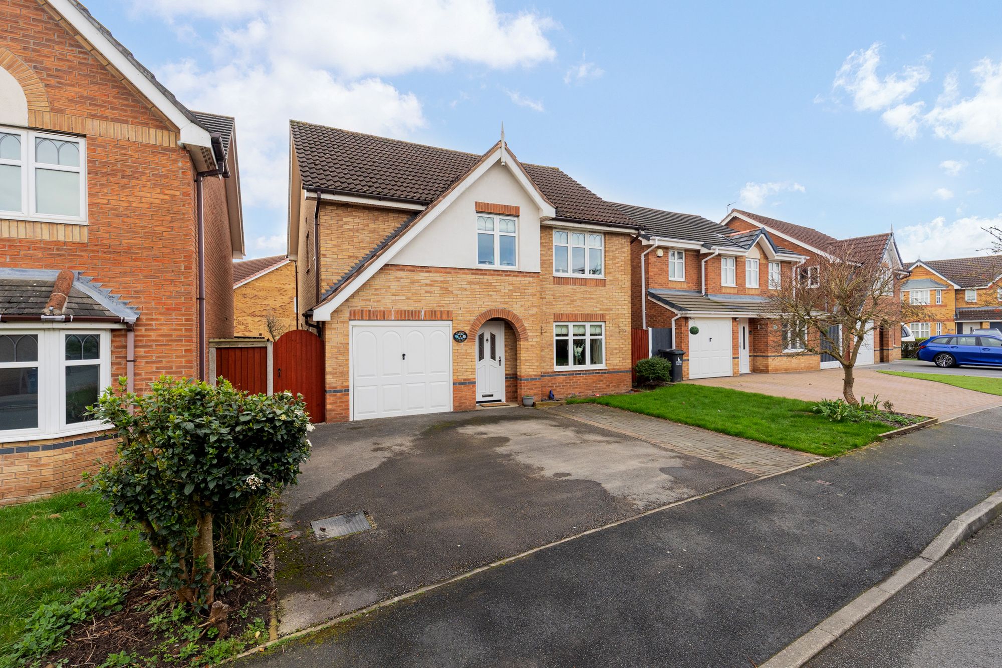 Hampton Court Way, Widnes, WA8
