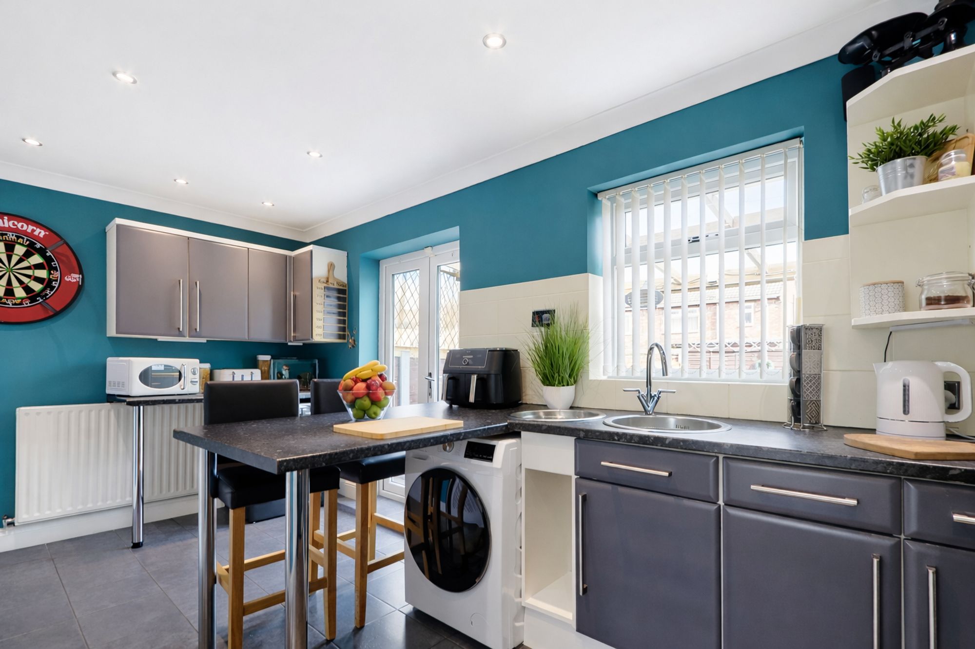 0a4070ae-40f8-4d6c-860d-178db9992448