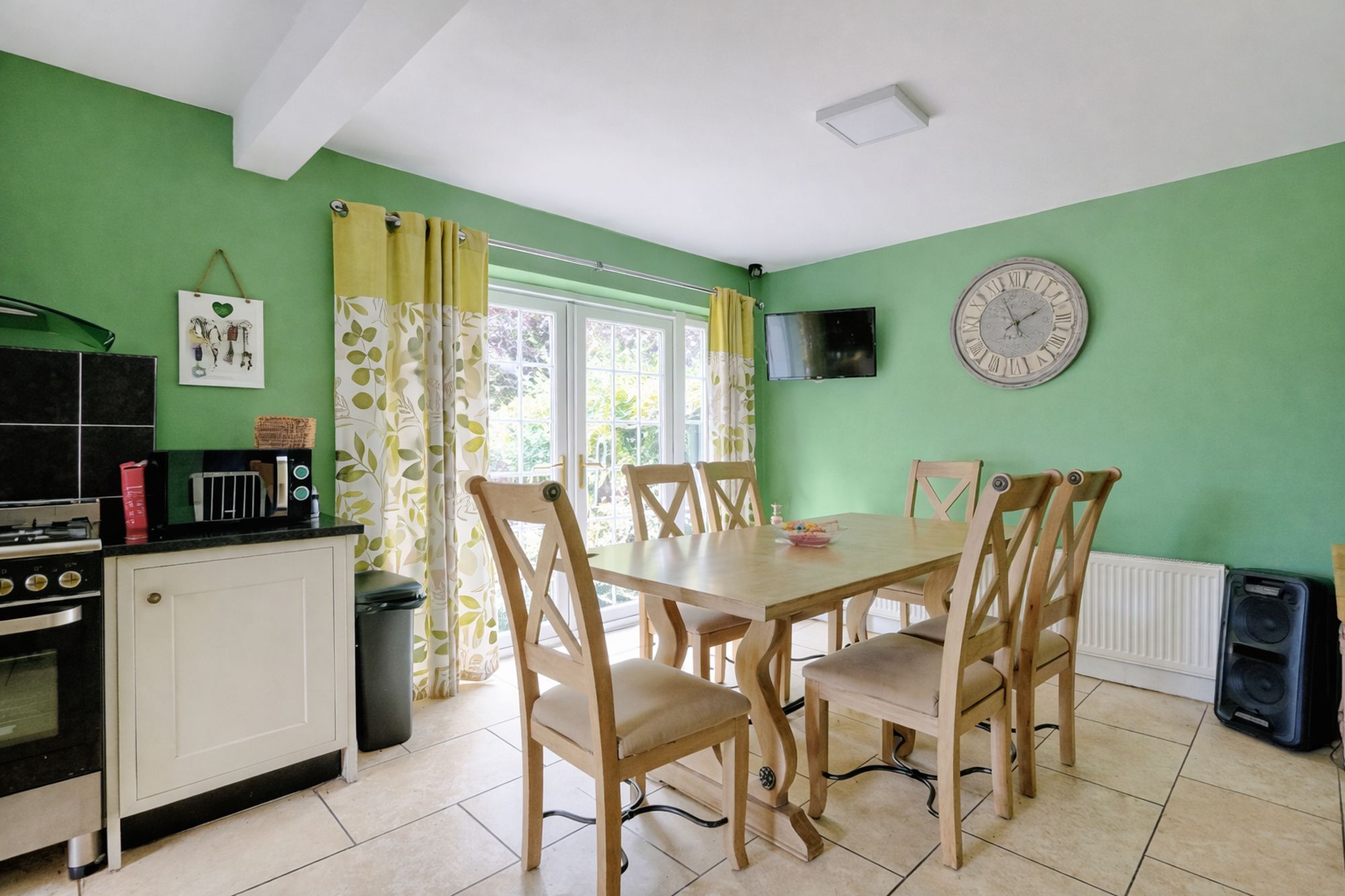 b6e749d4-f503-456d-896c-7e0138a05e5b