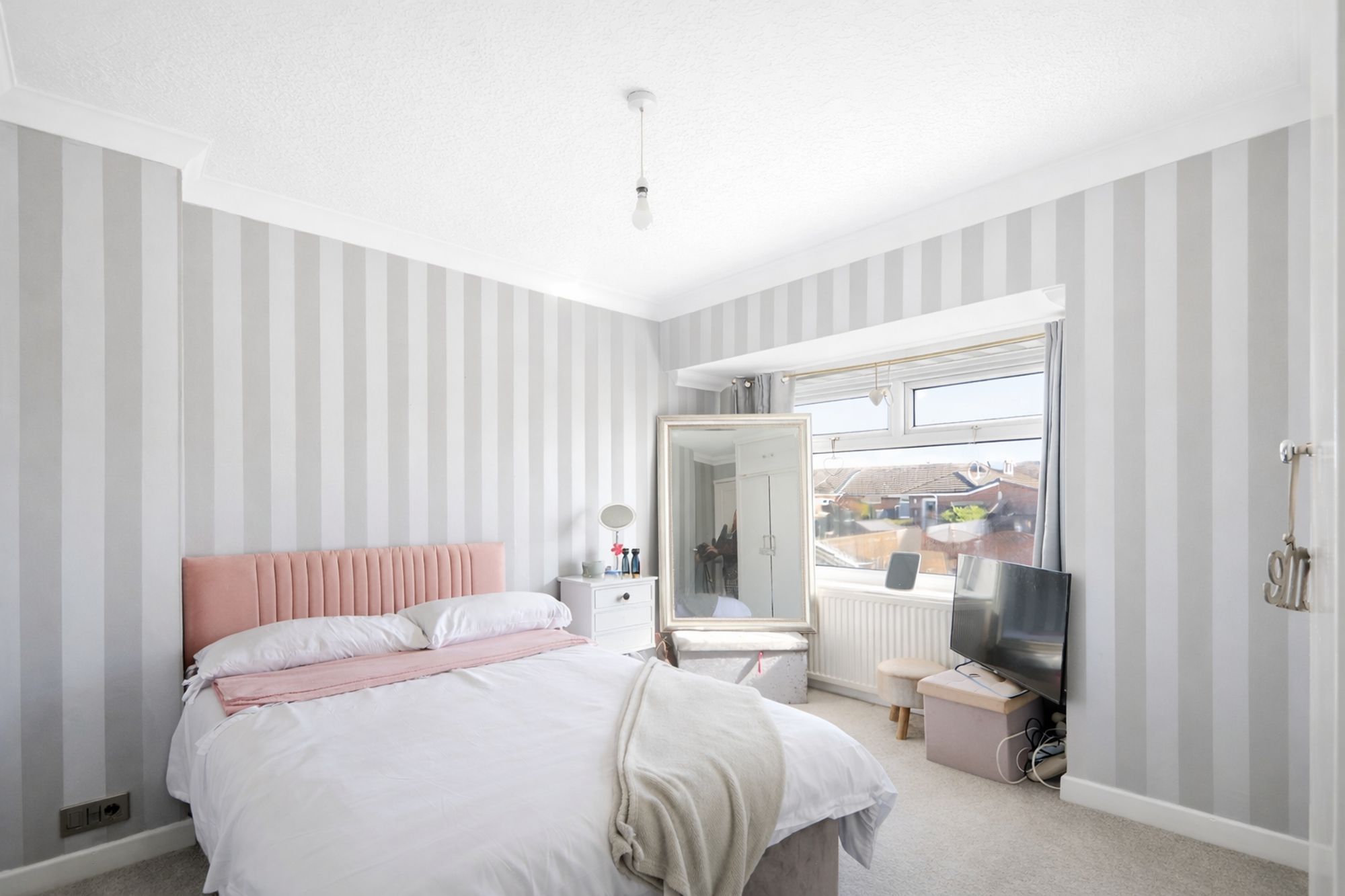 28f8584d-bc77-4f95-9a0a-99866eb6fce0