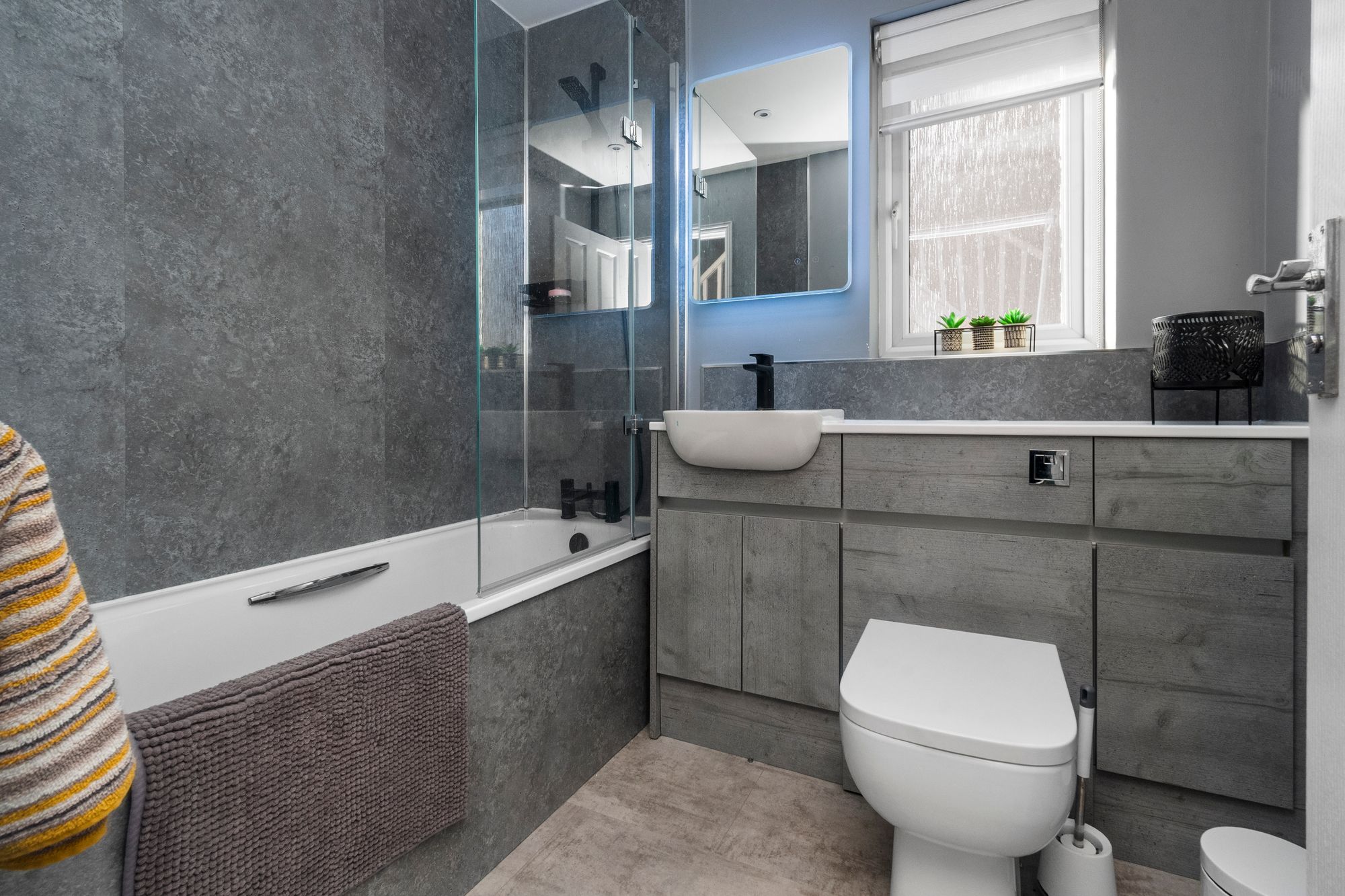 Newlove Avenue, St. Helens, WA10