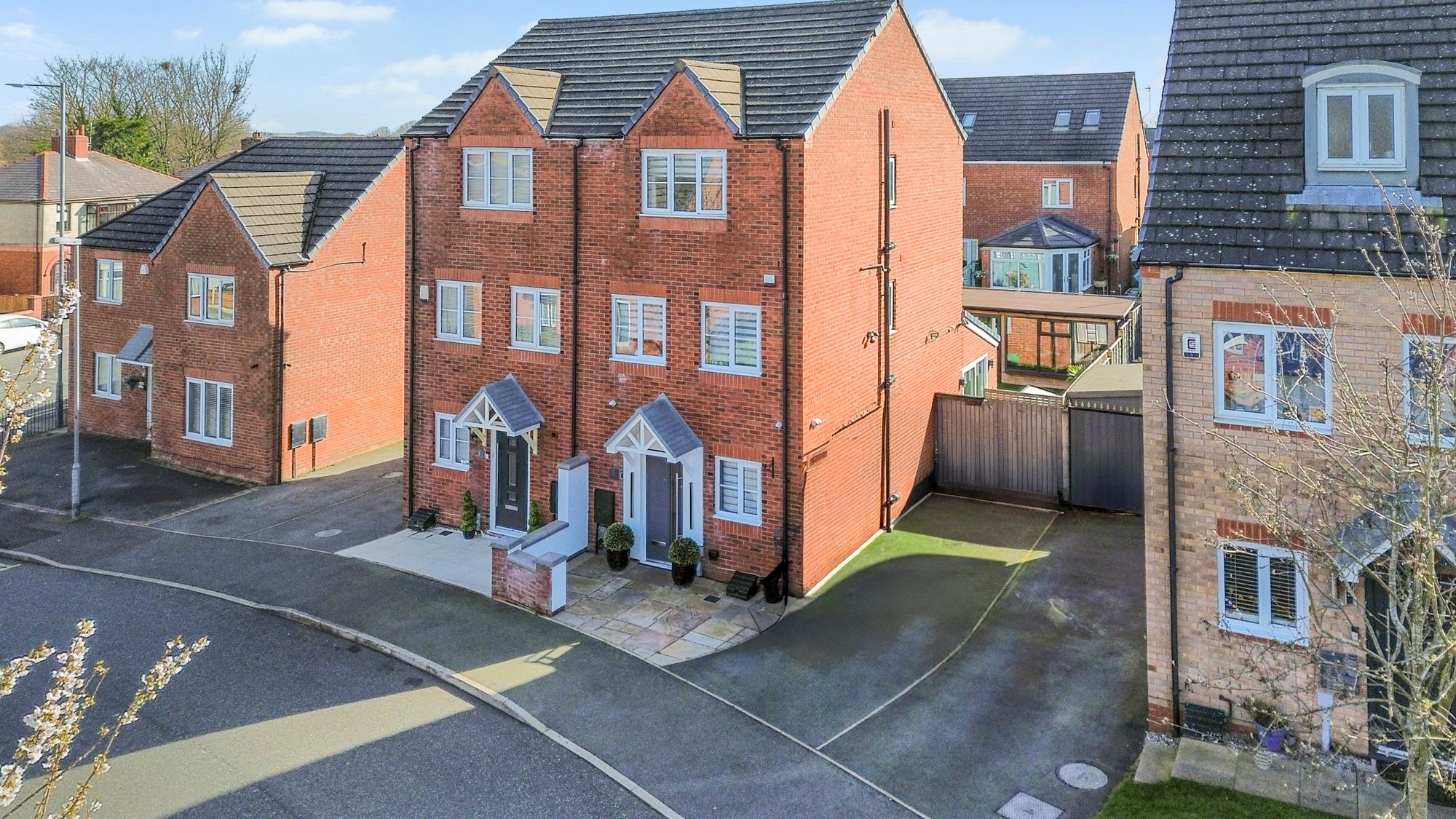 Newlove Avenue, St. Helens, WA10