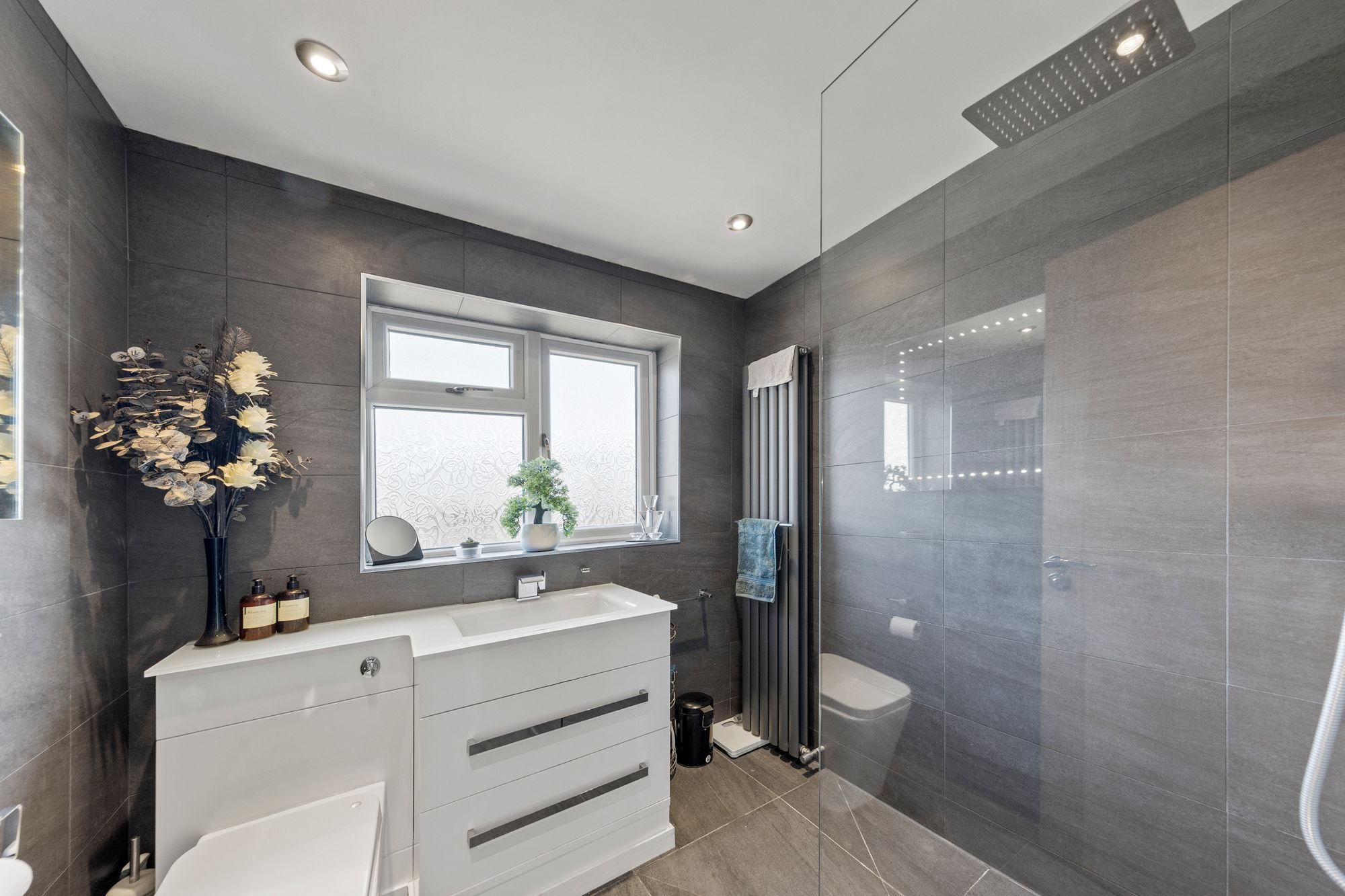 Dundee Close, Fearnhead, WA2