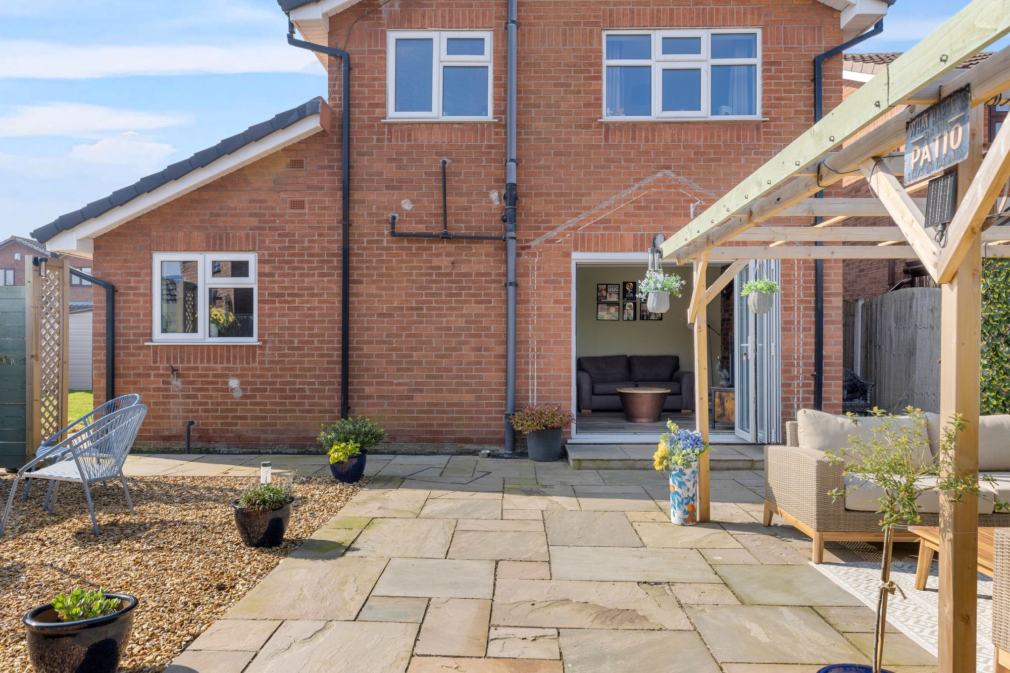 Dundee Close, Fearnhead, WA2