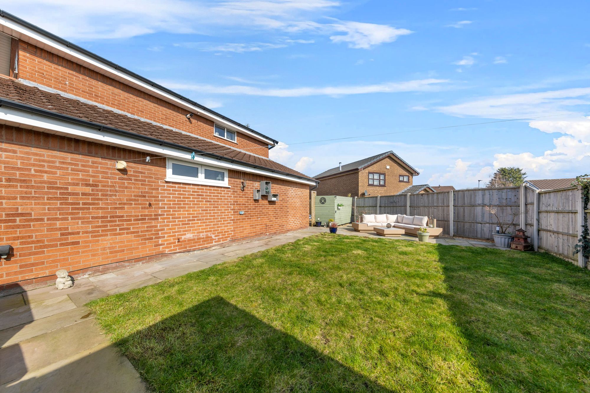 Dundee Close, Fearnhead, WA2