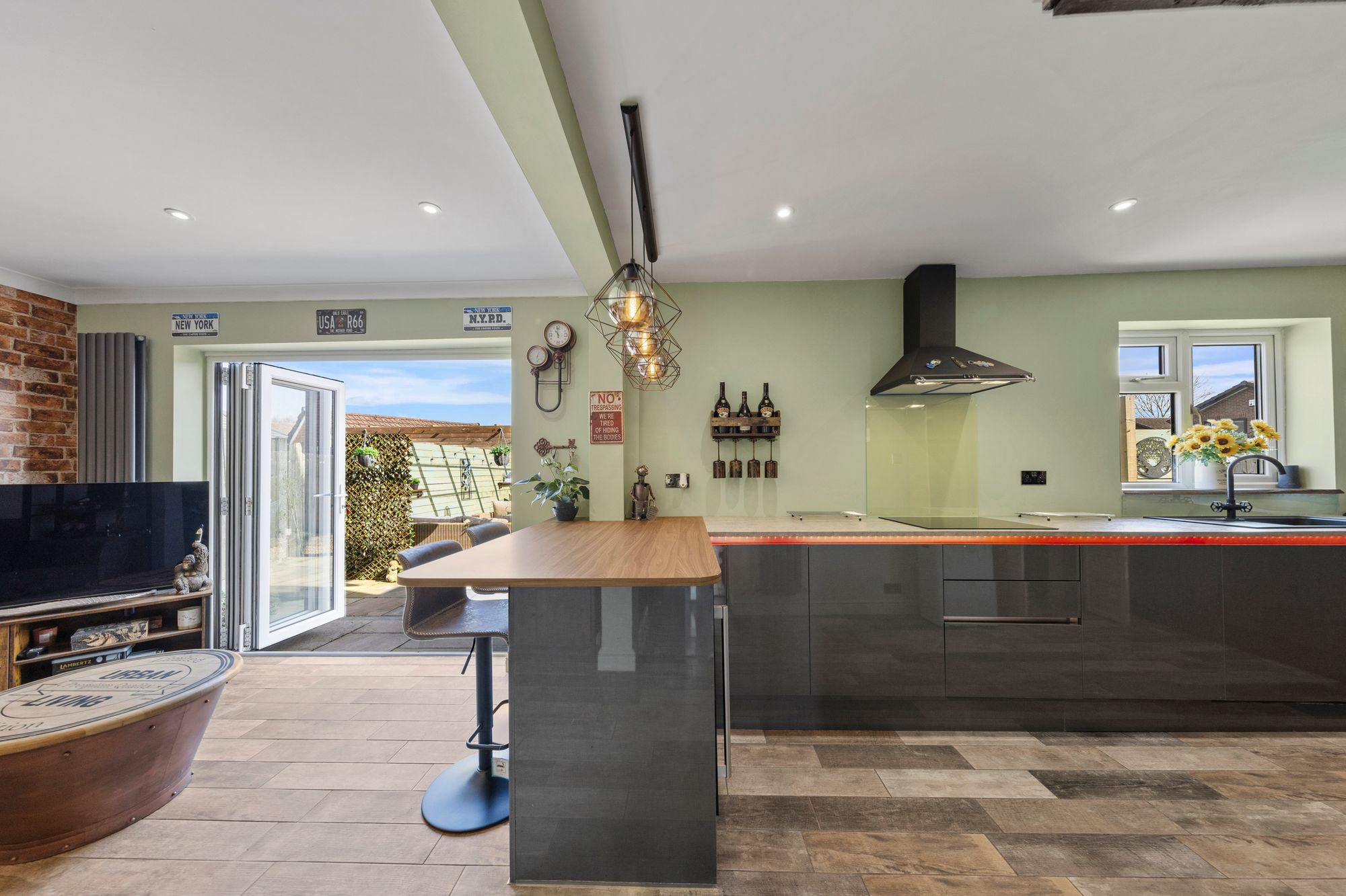 Dundee Close, Fearnhead, WA2