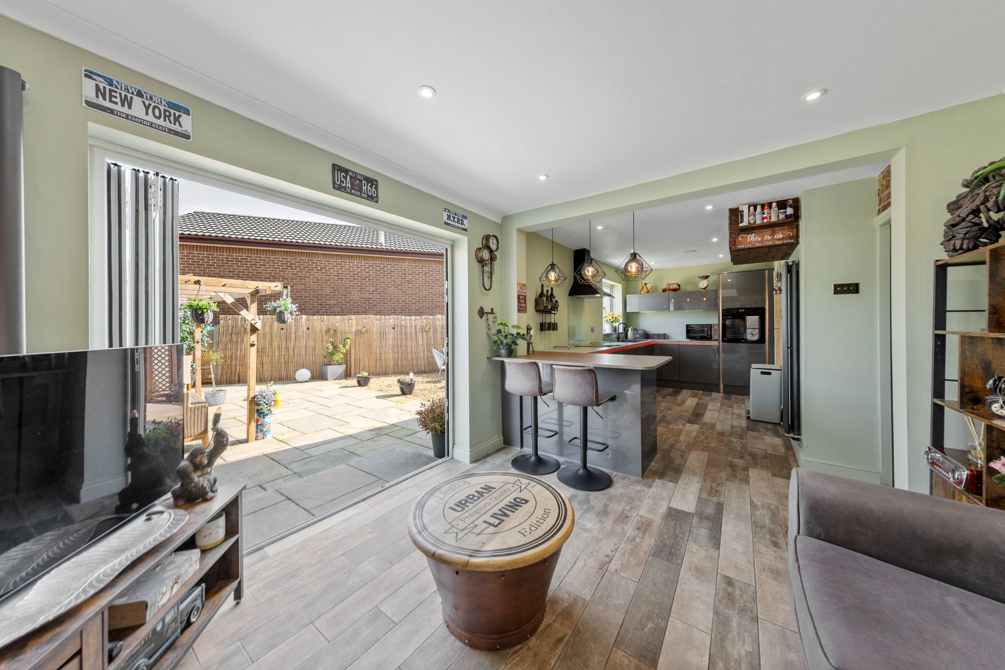 Dundee Close, Fearnhead, WA2