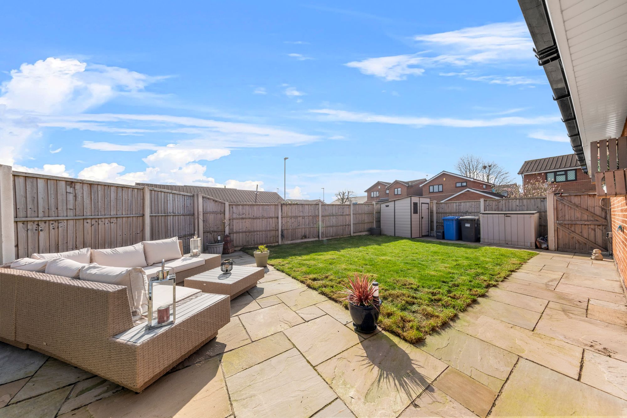 Dundee Close, Fearnhead, WA2