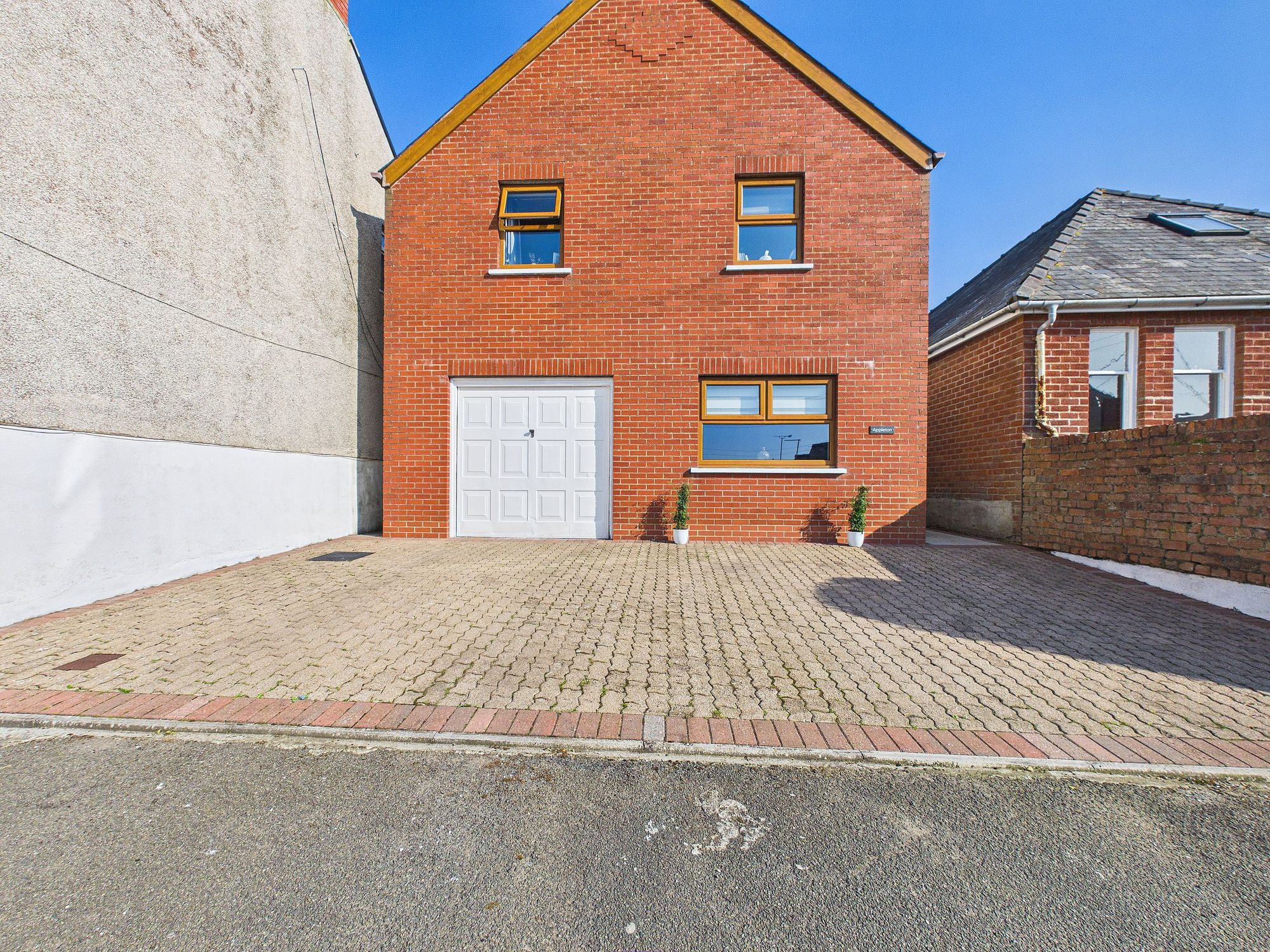 Dewsland Street, Milford Haven, SA73