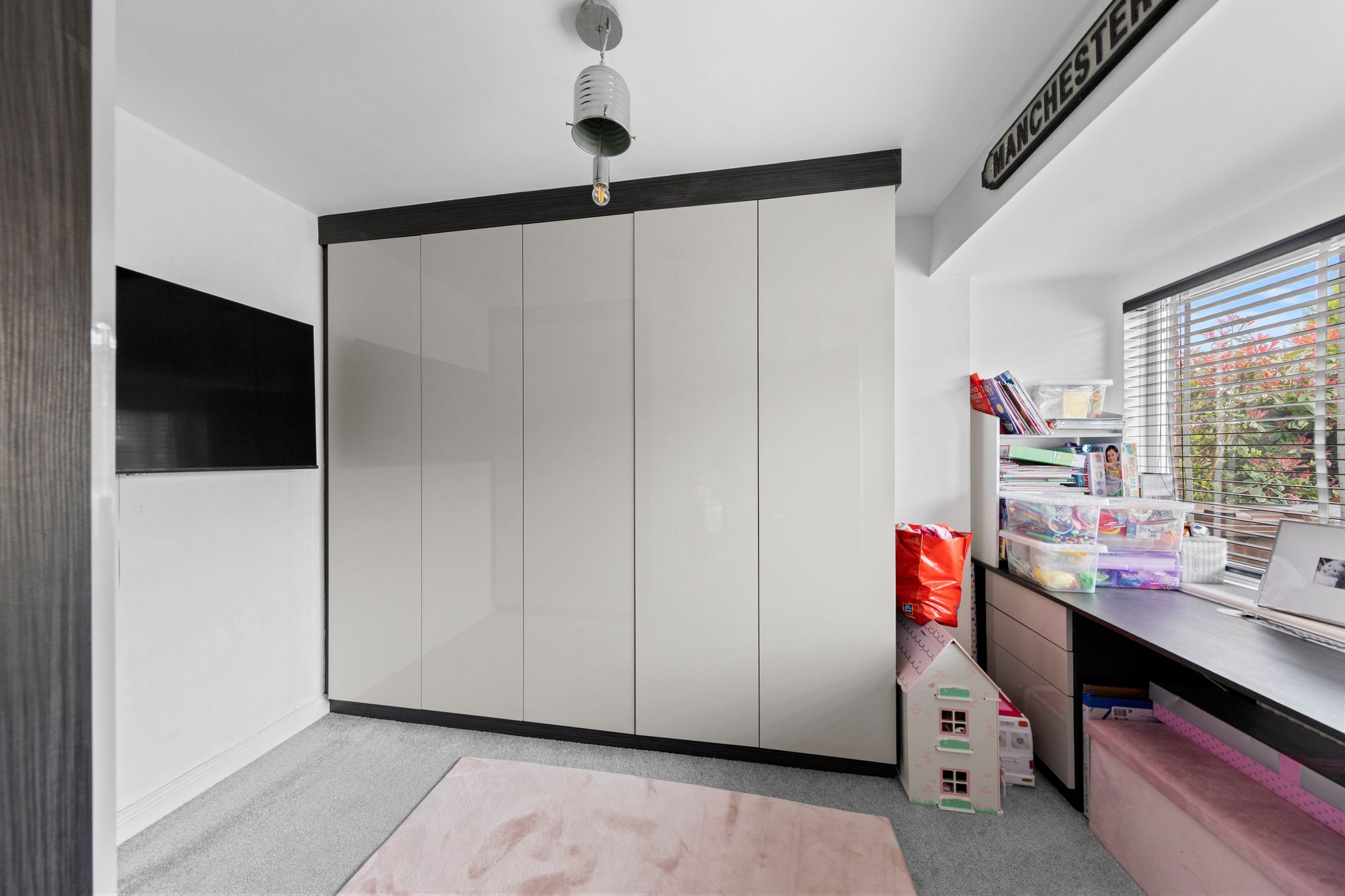 Pennine Lane, Warrington