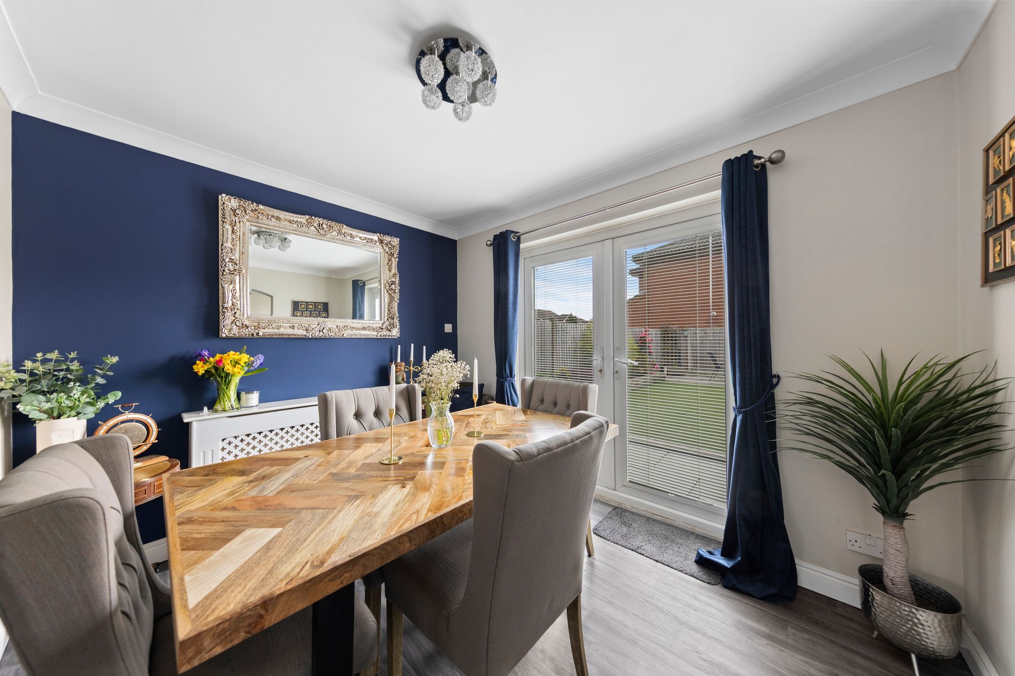 Pennine Lane, Warrington