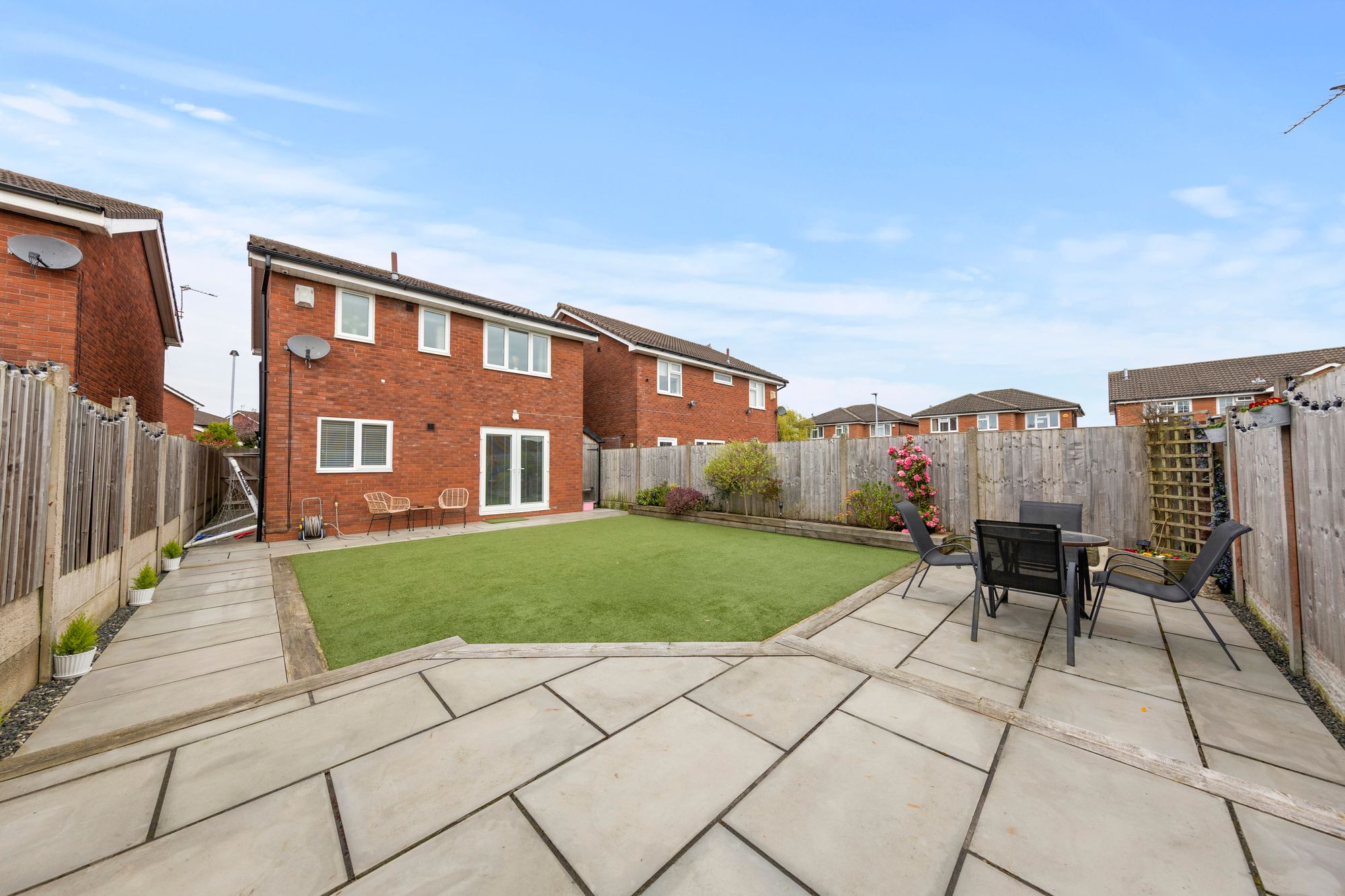 Pennine Lane, Warrington