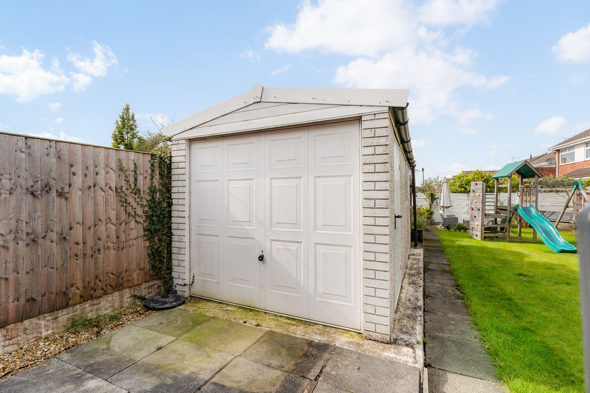 Upton Lane, Widnes, WA8