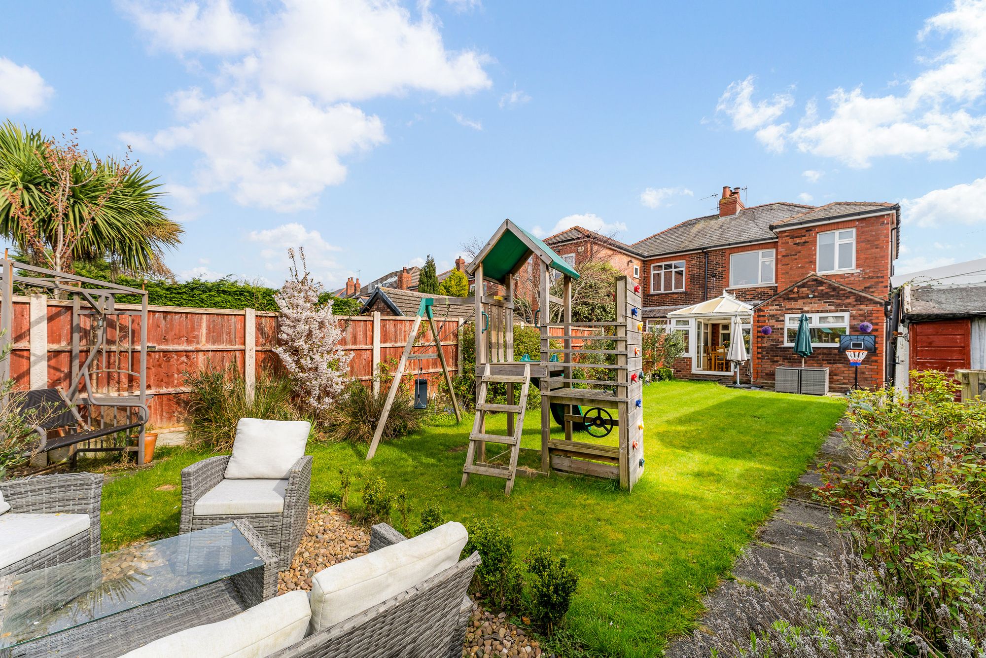 Upton Lane, Widnes, WA8