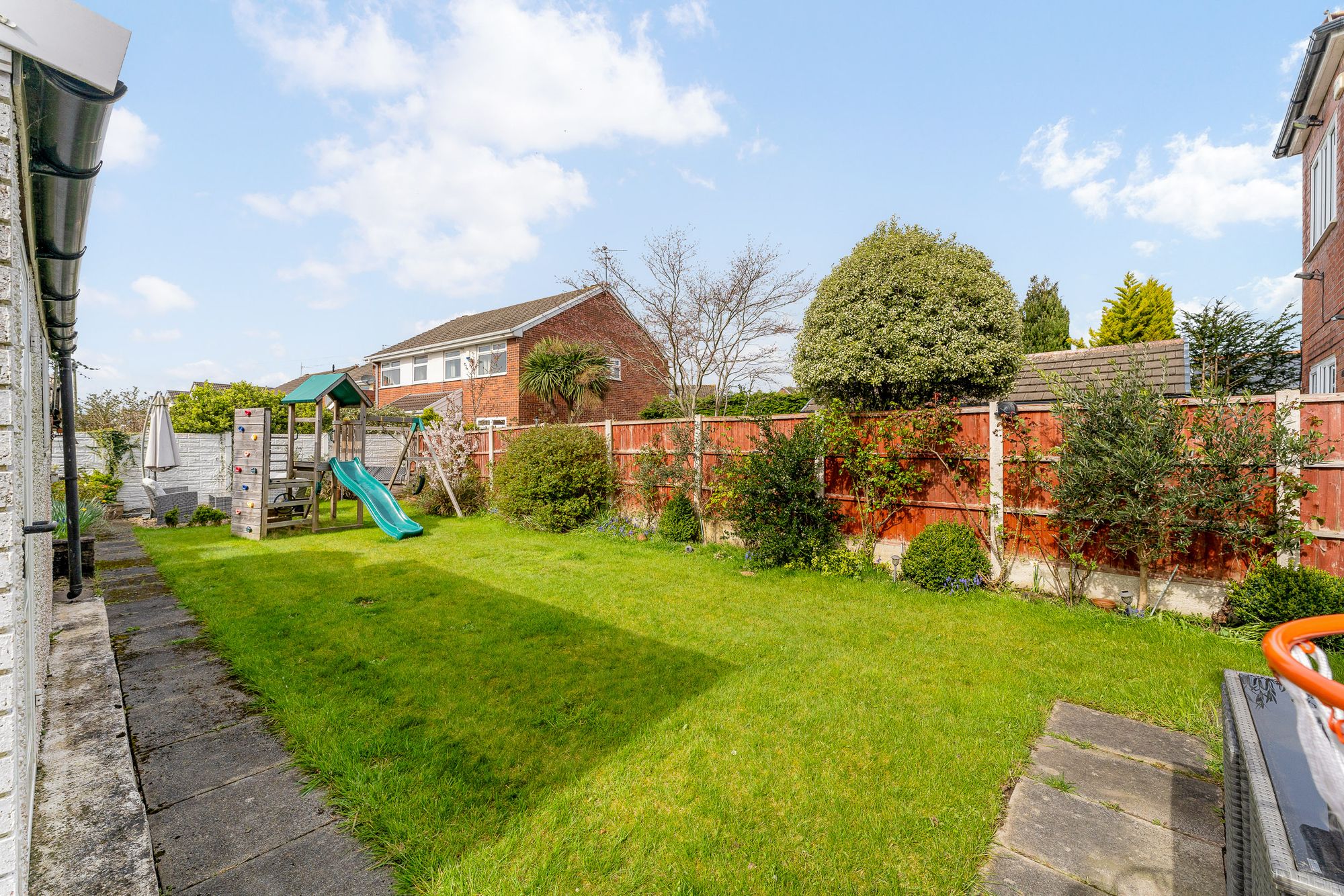 Upton Lane, Widnes, WA8