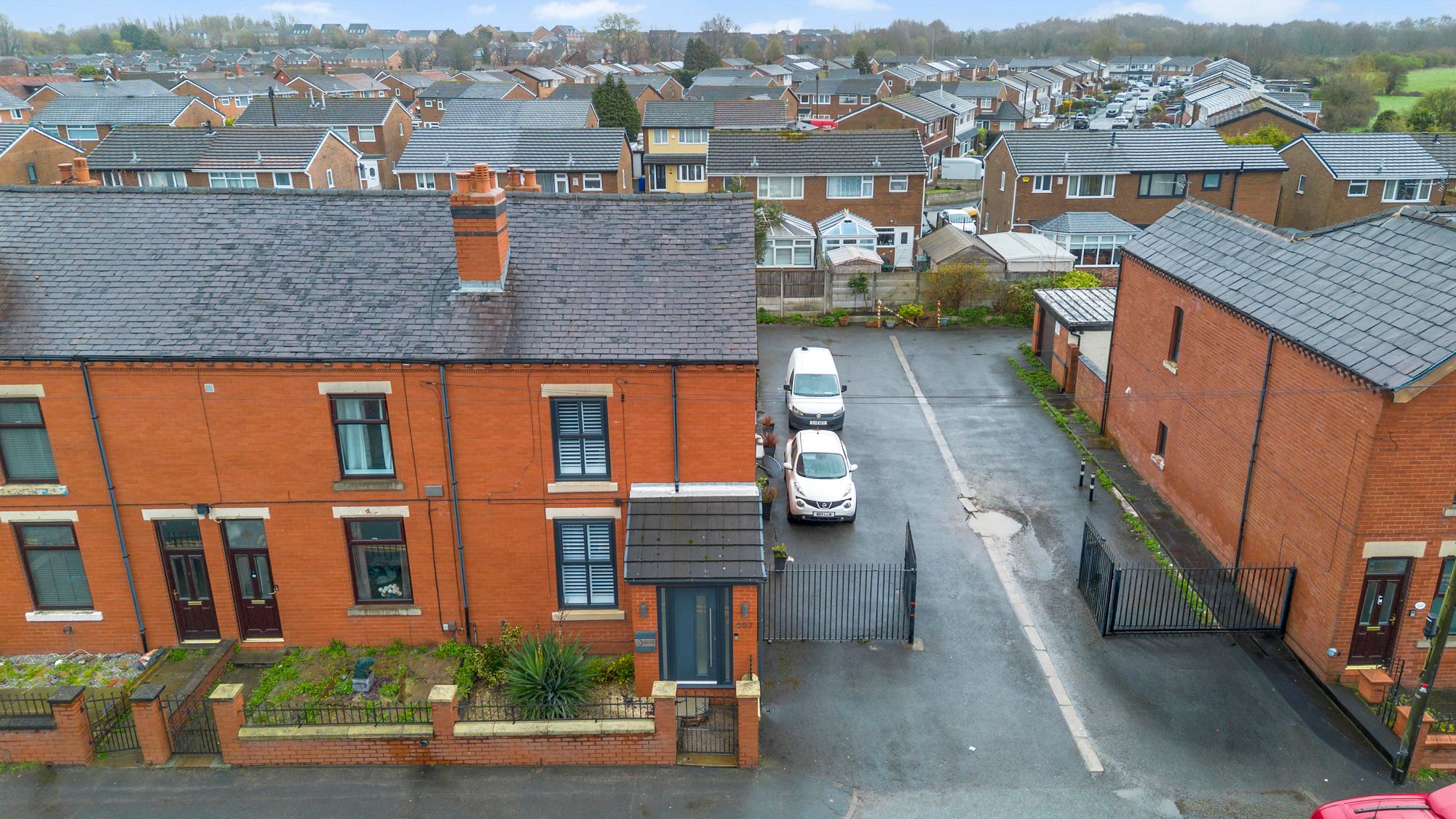 Warrington Road, Abram, WN2