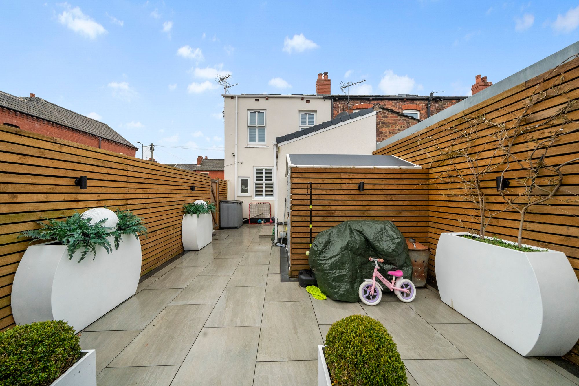 Warrington Road, Abram, WN2