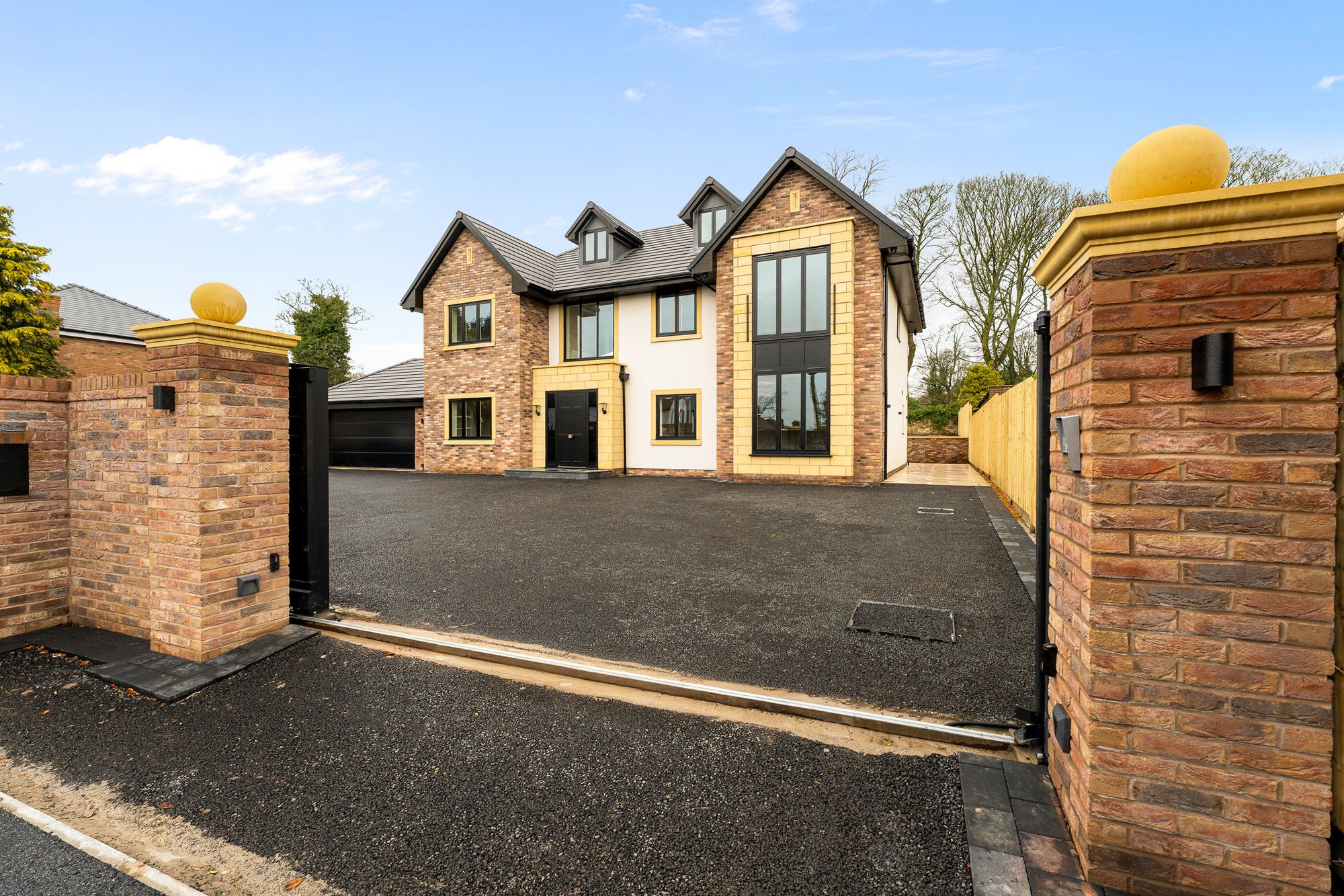 Eaton Road, Dentons Green, WA10