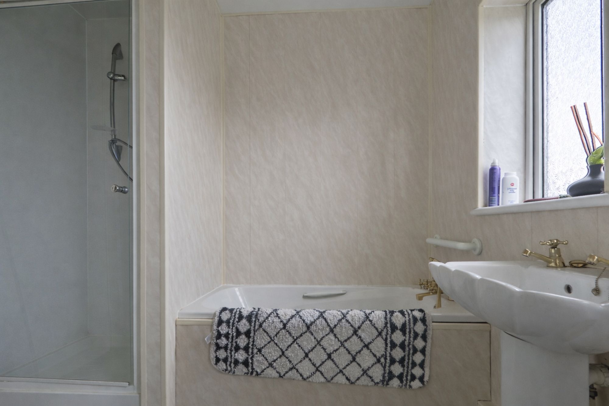 olFy4omyQEyZmR71AiVFhQ