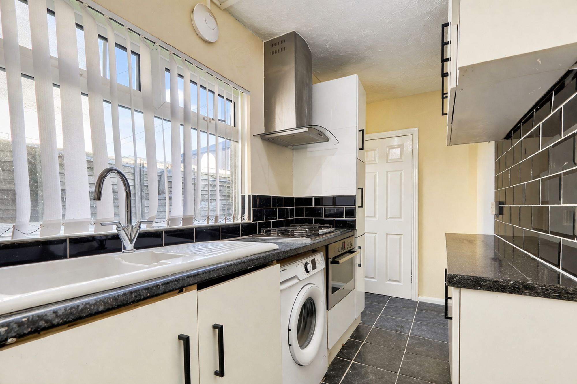 1d052ef3-6abe-4108-8352-da3e88cab169