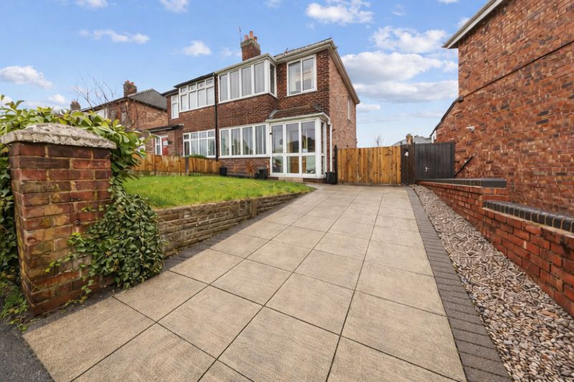 Bernard Avenue, Appleton, WA4