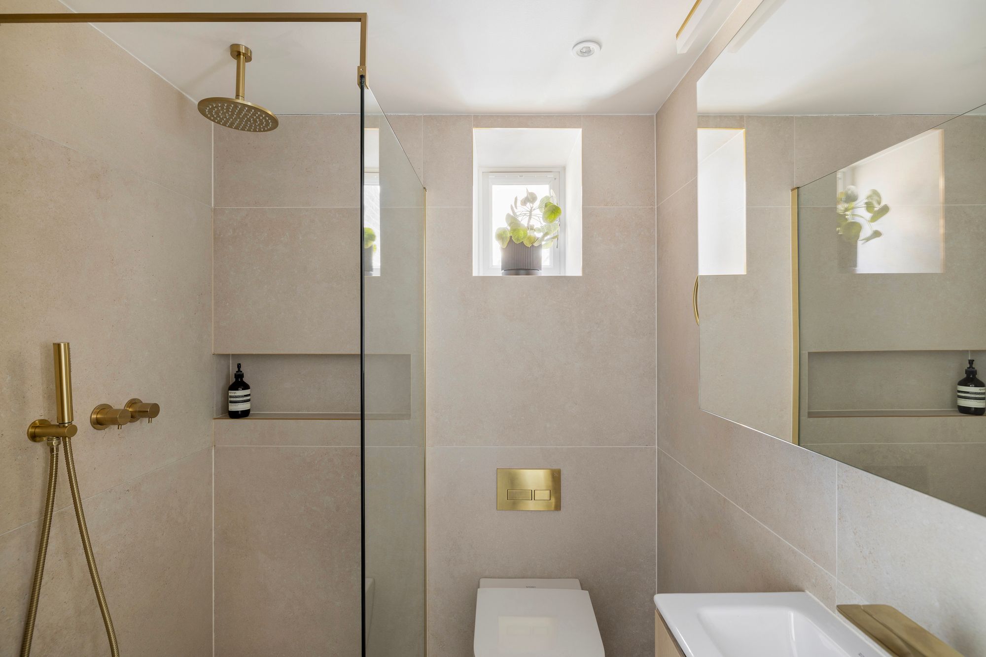 SOH Glenarm Road E5 Bathroom 2