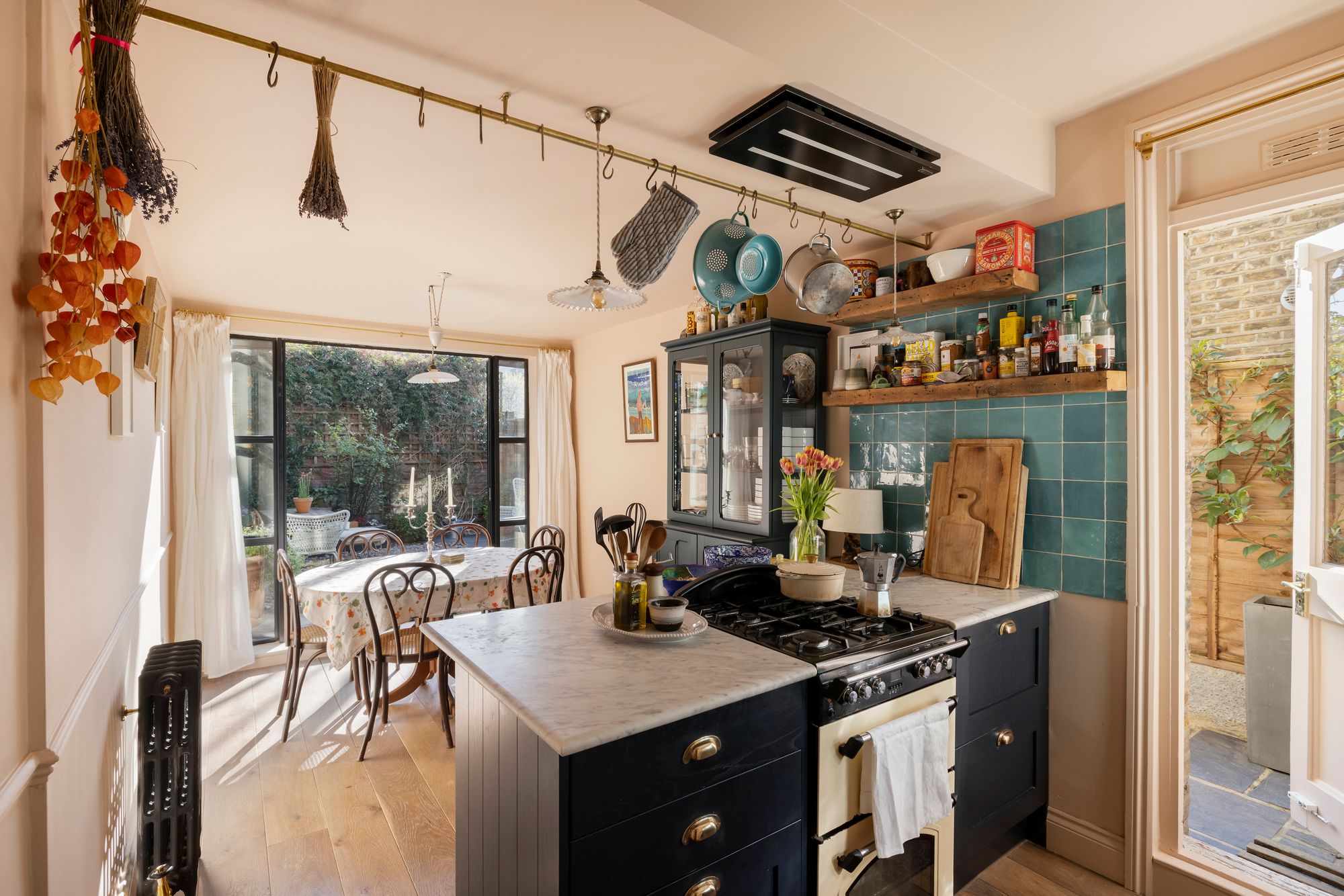 SOH Stevens Avenue E9 Dining Kitchen 1