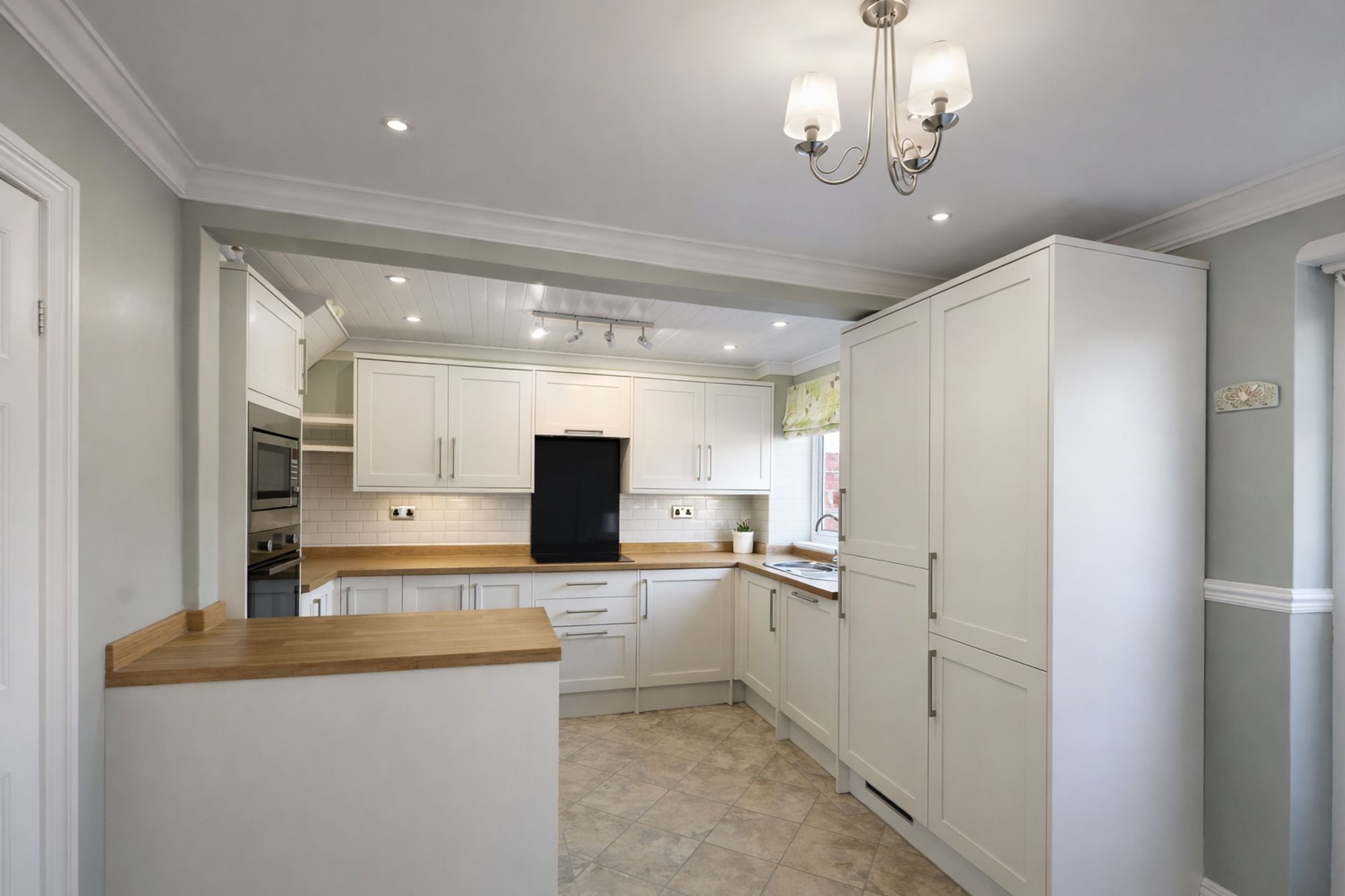 Modern kitchen with breakfast bar