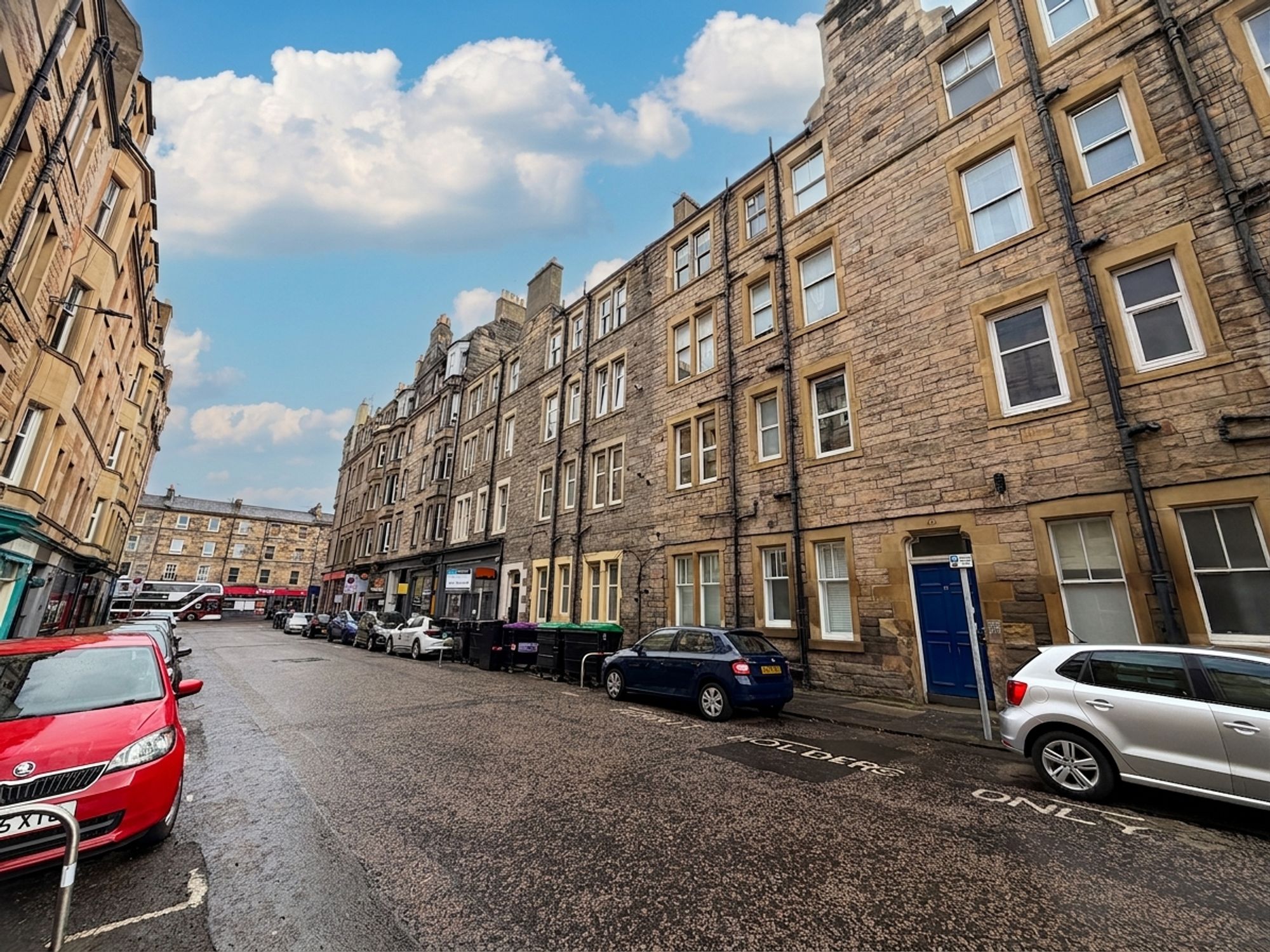15/10 Lochrin Place, Edinburgh