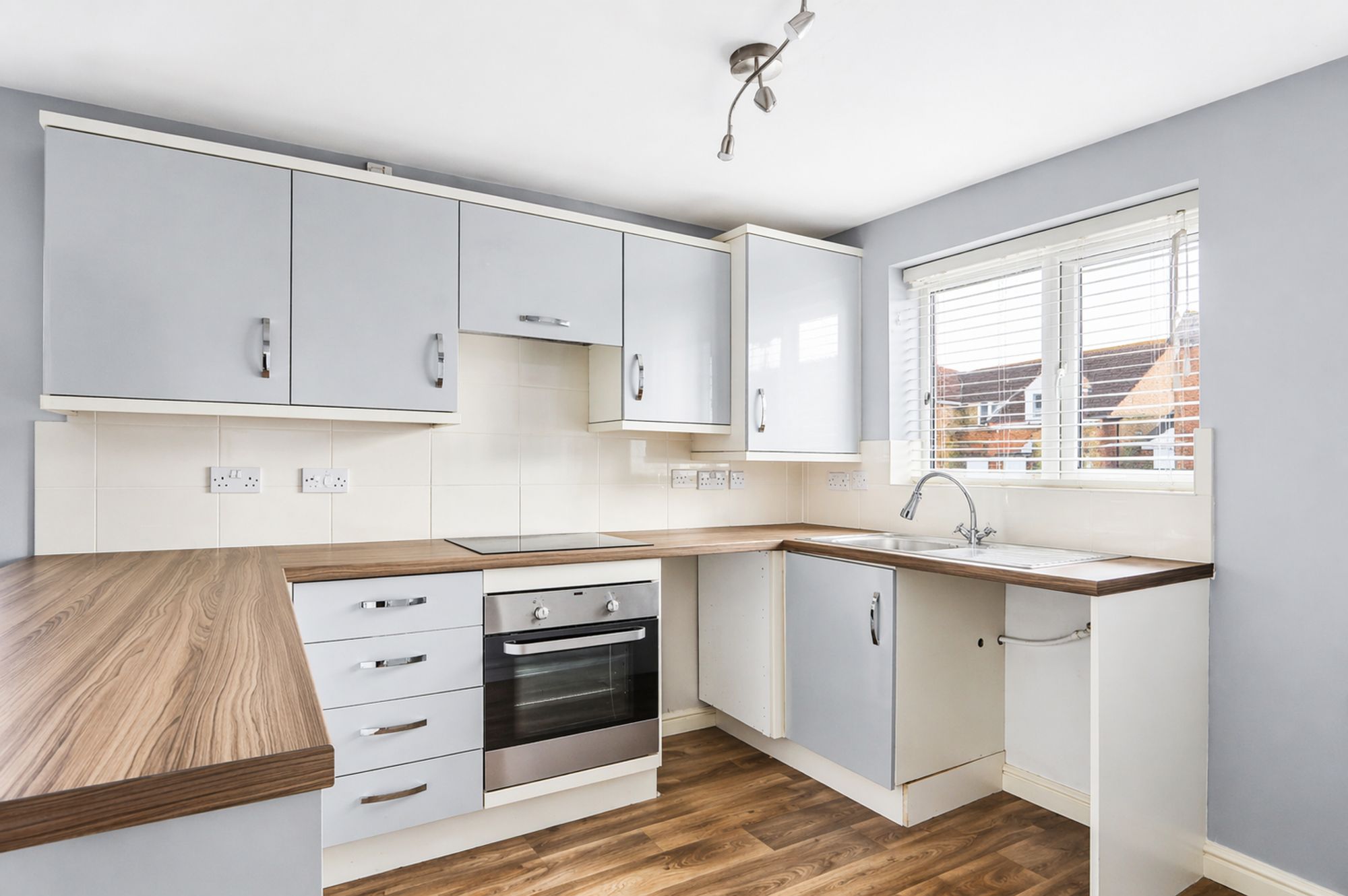 fb03a572-a391-4c55-b52b-03e3f2cdd044