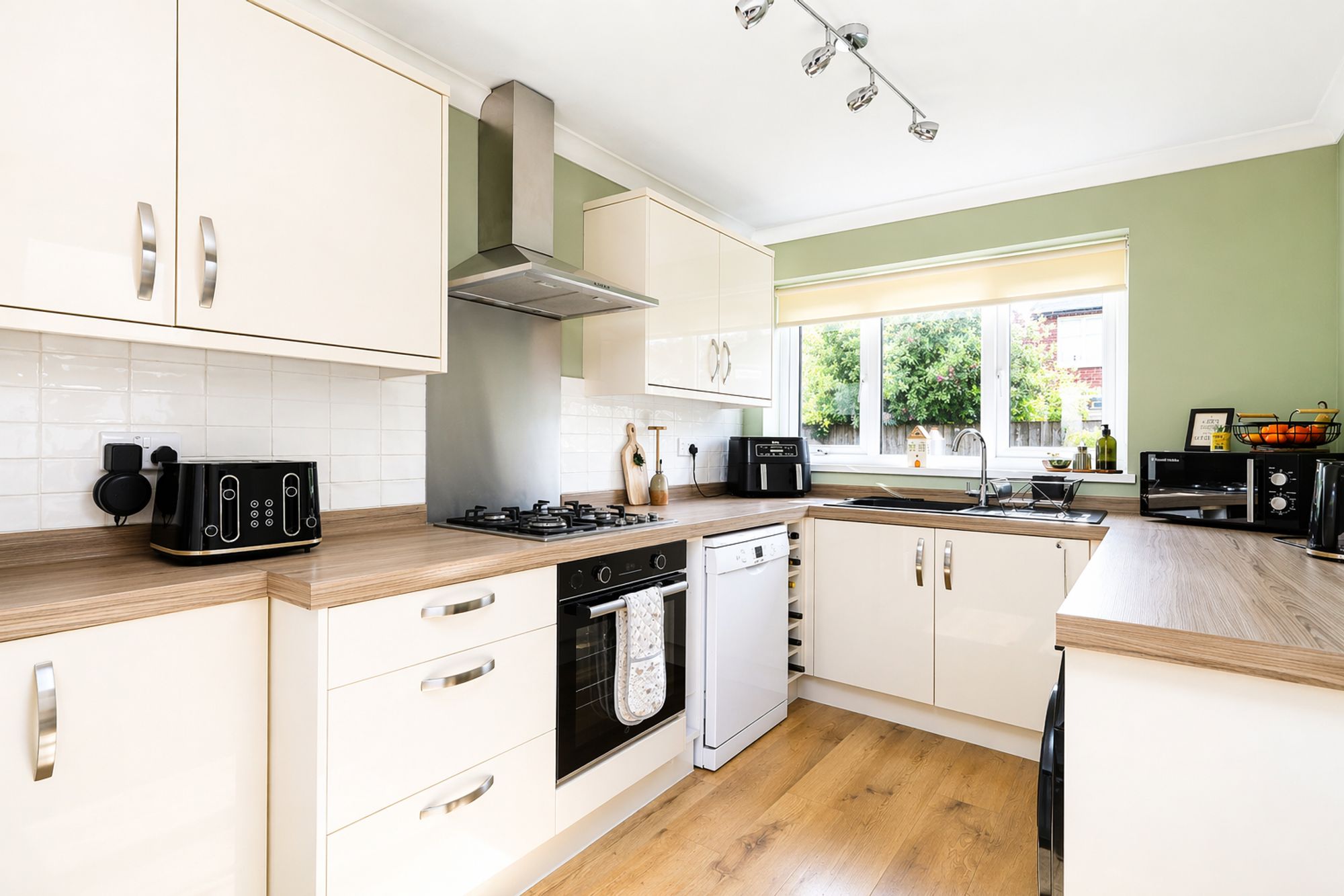 e1f37fe8-3d57-43df-8ca0-9d7c57072e20