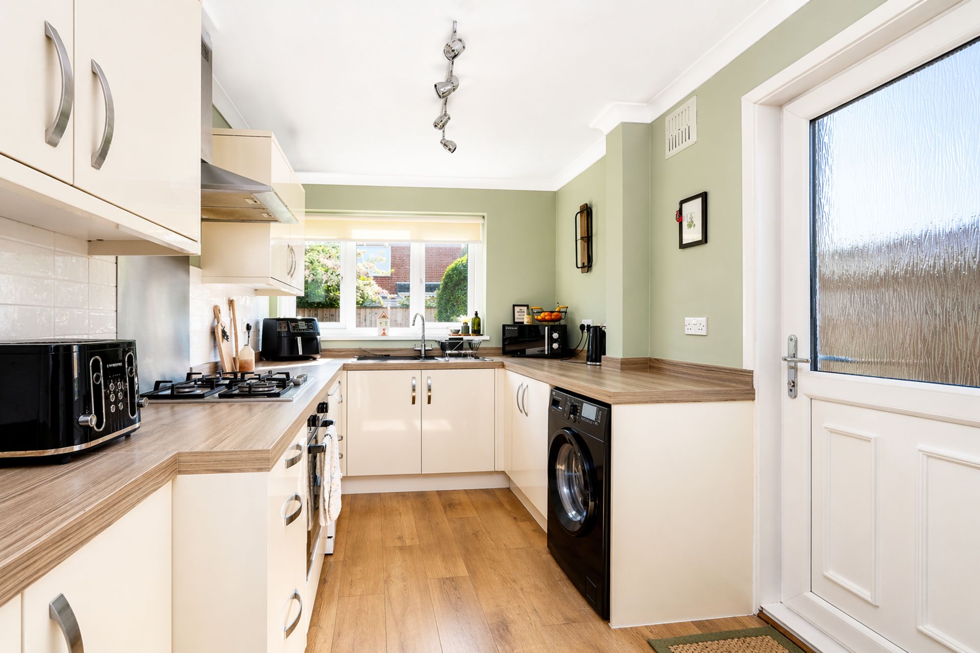 ebbde4c6-52c4-4fa2-8483-b1d96405ce49