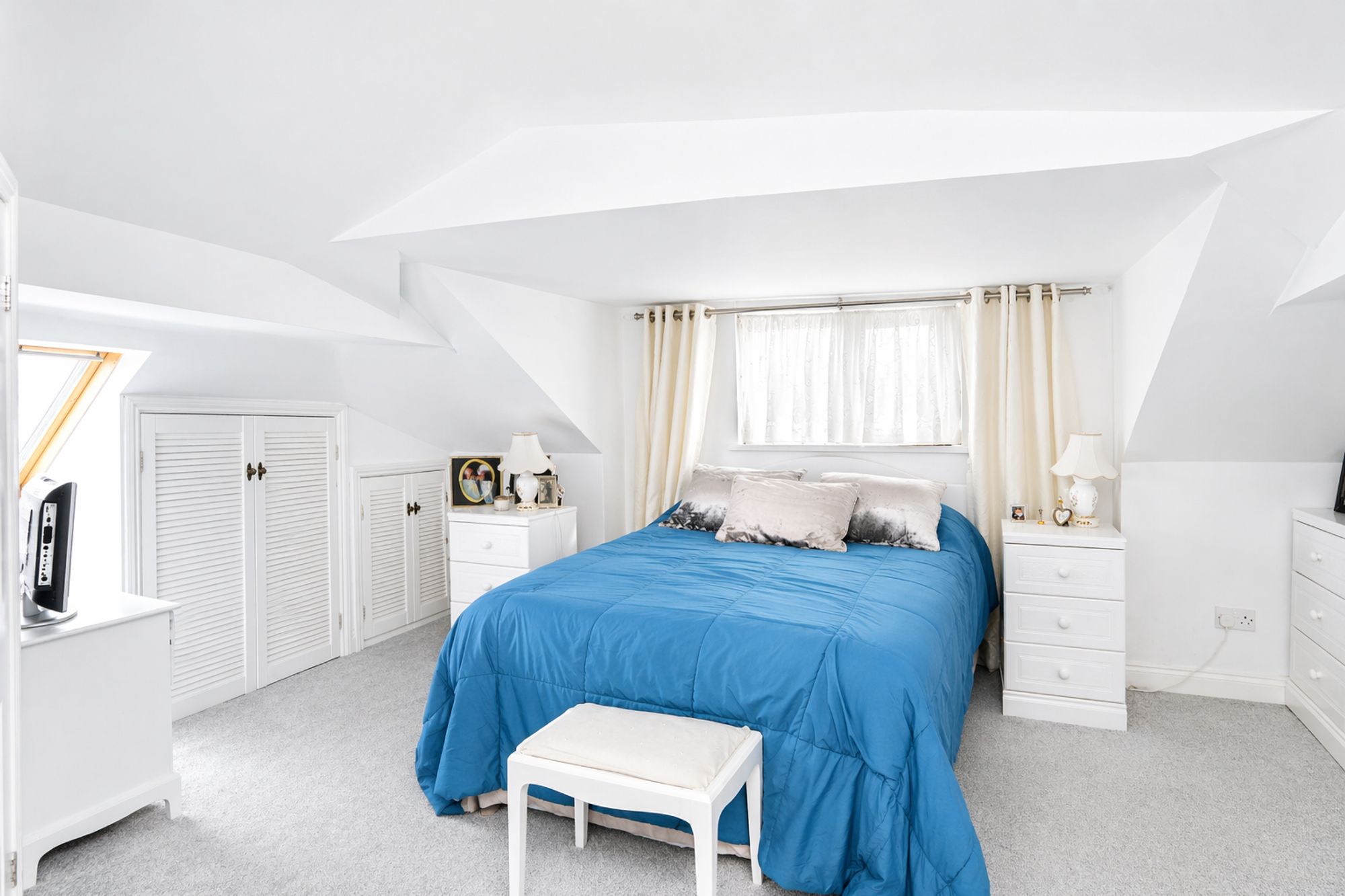 e0a064e7-3c67-45d8-b52a-bfe2949fbd84