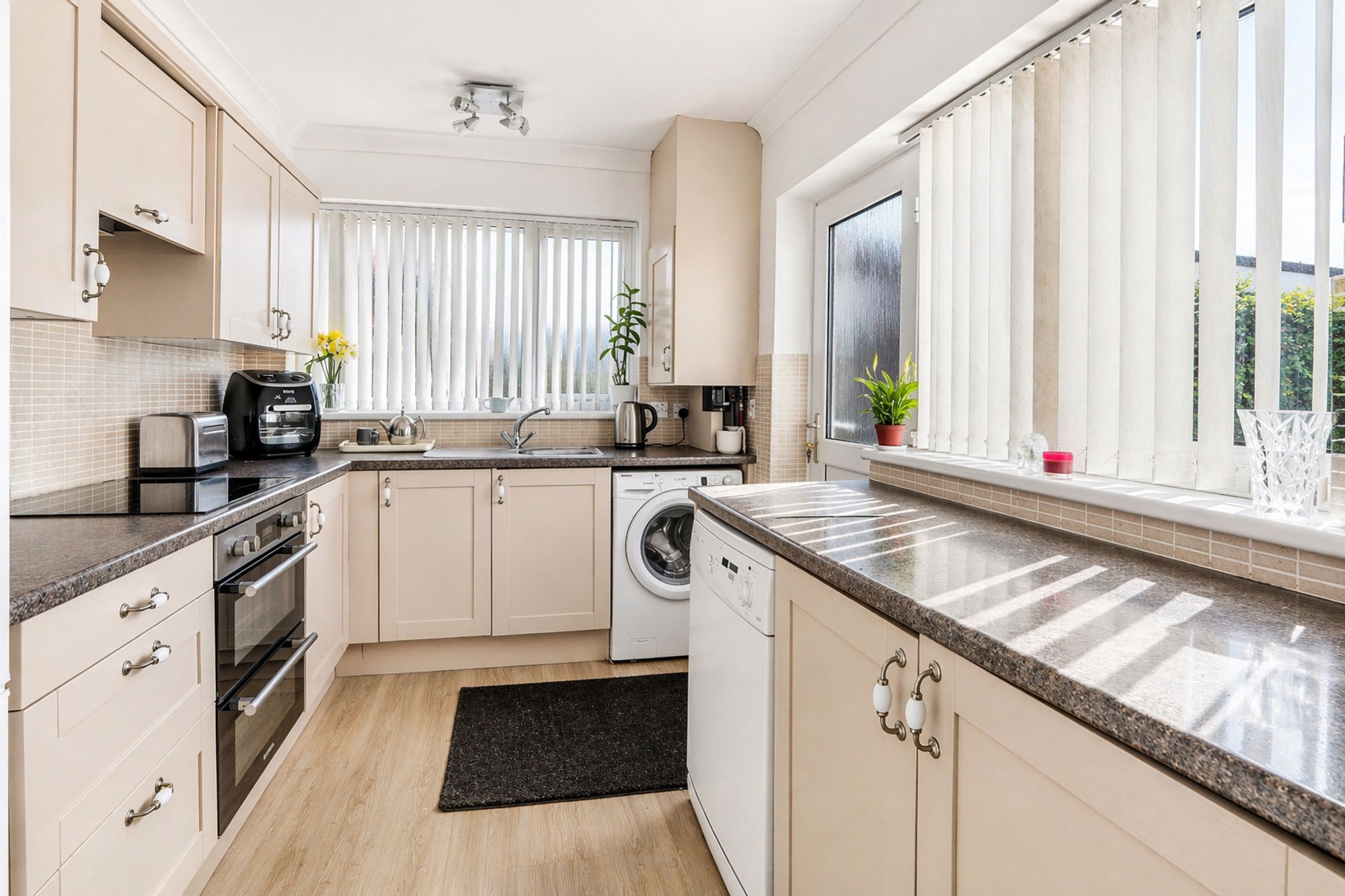 017c52f8-3403-40e5-b8a7-813ab56afe79